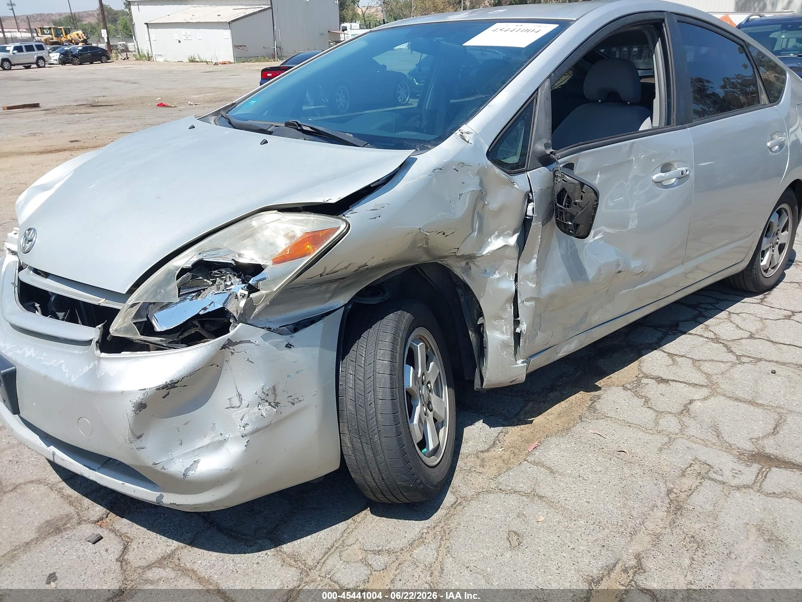 2005 Toyota Prius   Серебряный vin: JTDKB20U857040570