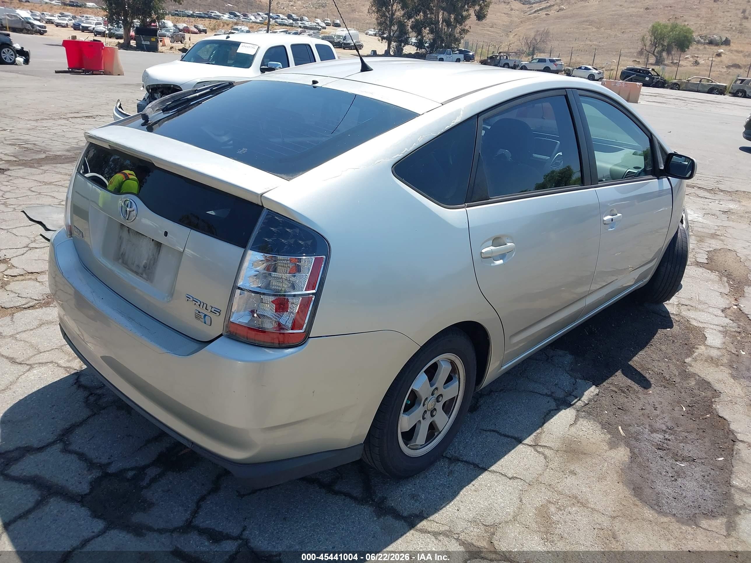 2005 Toyota Prius   Серебряный vin: JTDKB20U857040570