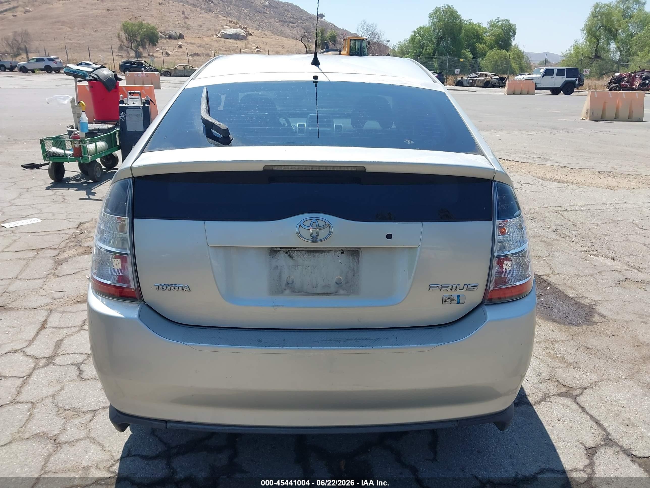 2005 Toyota Prius   Серебряный vin: JTDKB20U857040570