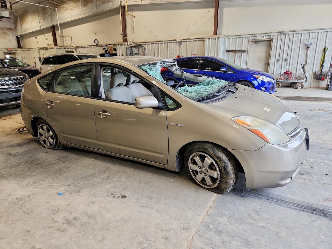 2006 Toyota Prius Base Tan vin: JTDKB20U863199193