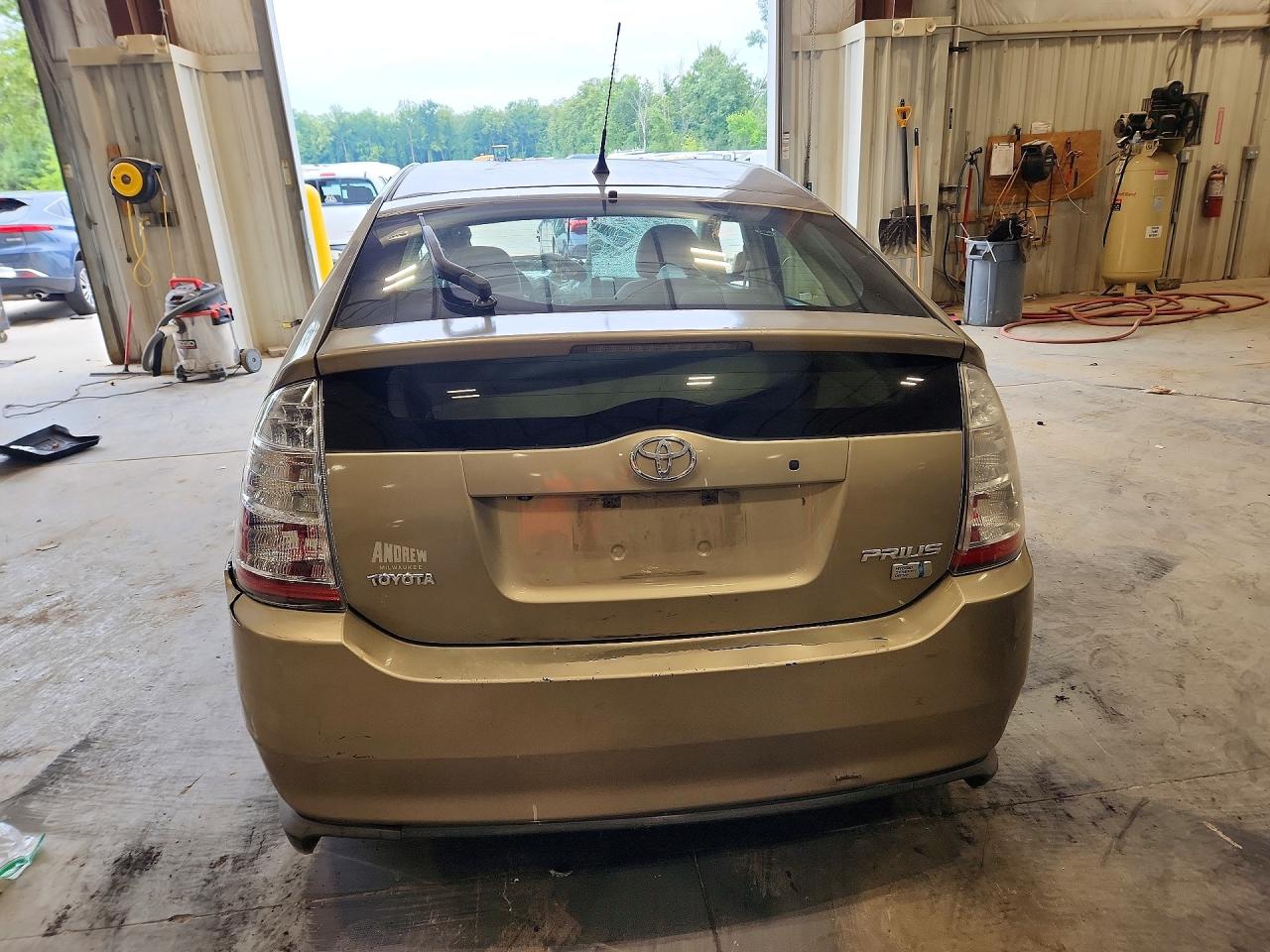2006 Toyota Prius Base Tan vin: JTDKB20U863199193
