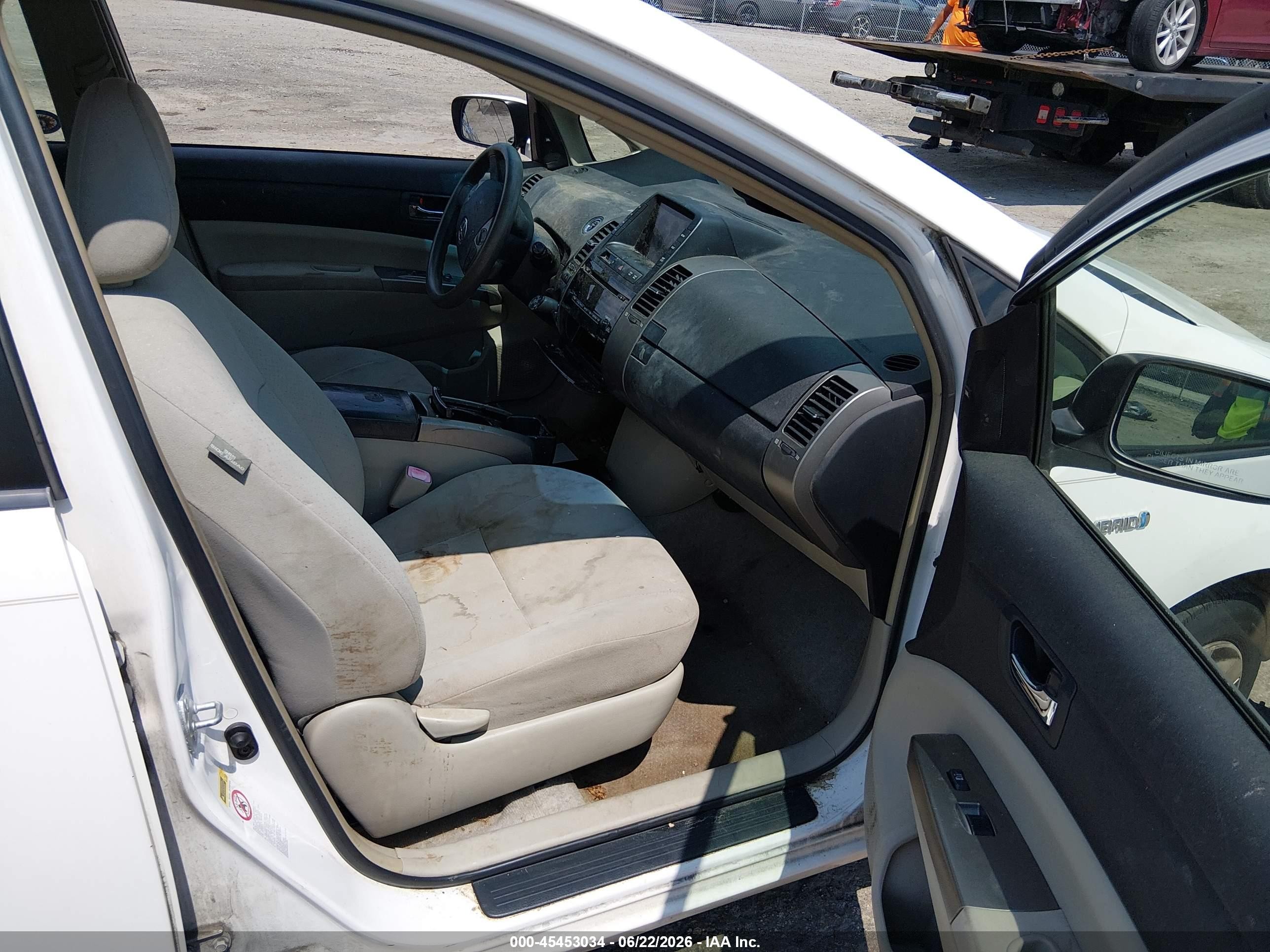 2007 Toyota Prius   White vin: JTDKB20U873232159