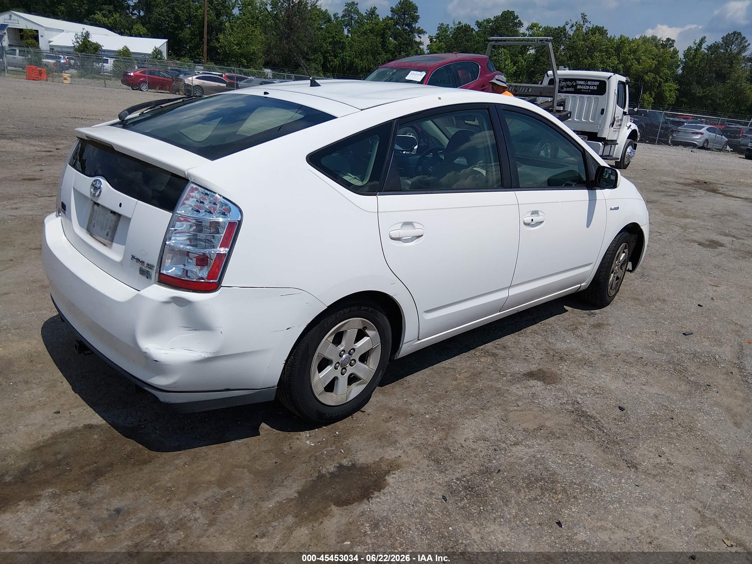 2007 Toyota Prius   White vin: JTDKB20U873232159