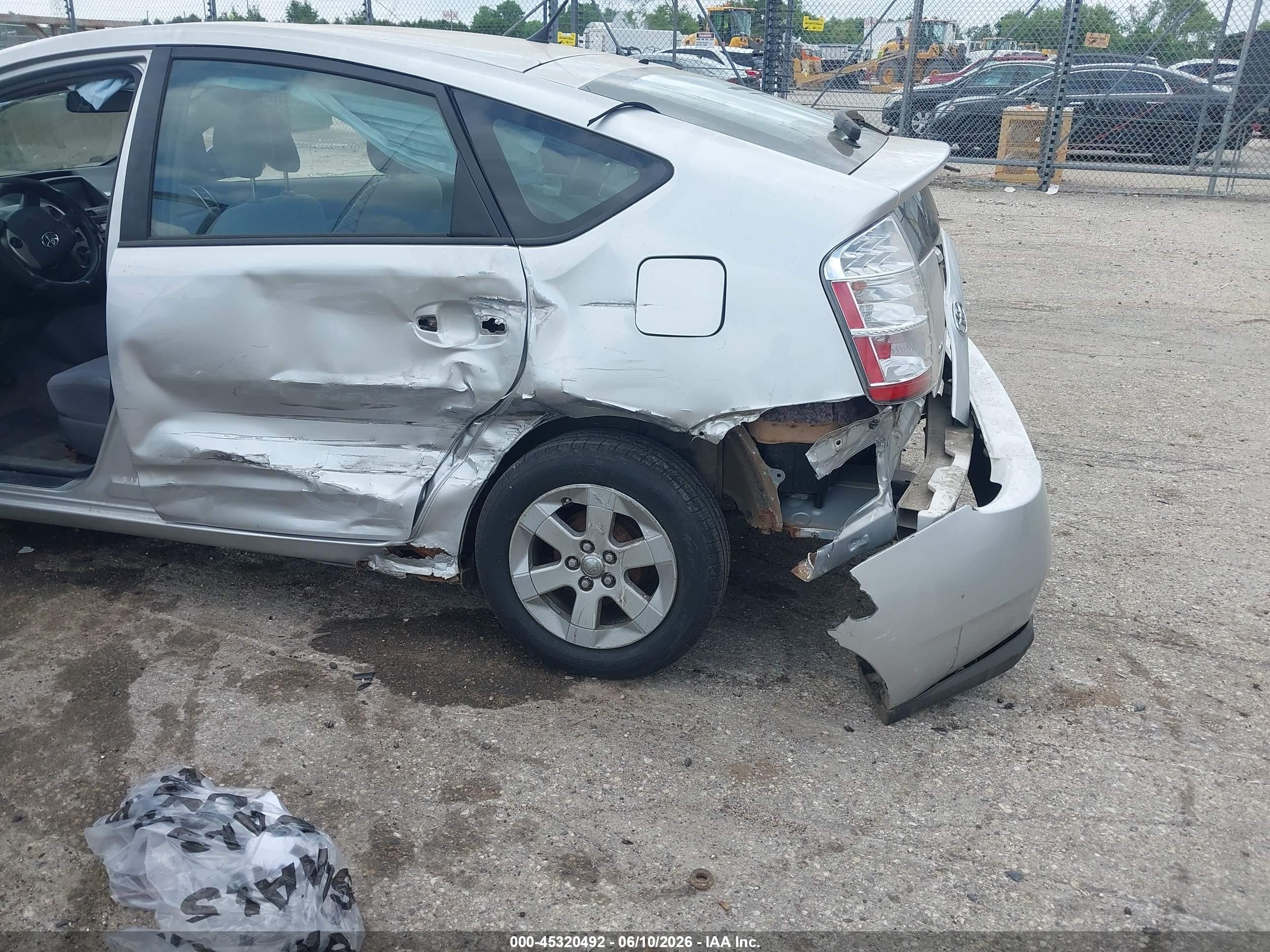 2007 Toyota Prius   Silver vin: JTDKB20U873235319