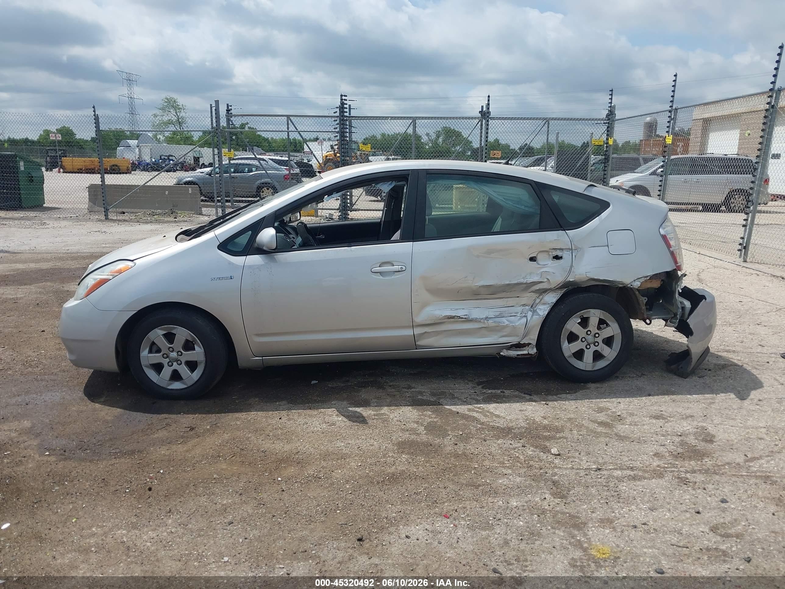 2007 Toyota Prius   Silver vin: JTDKB20U873235319