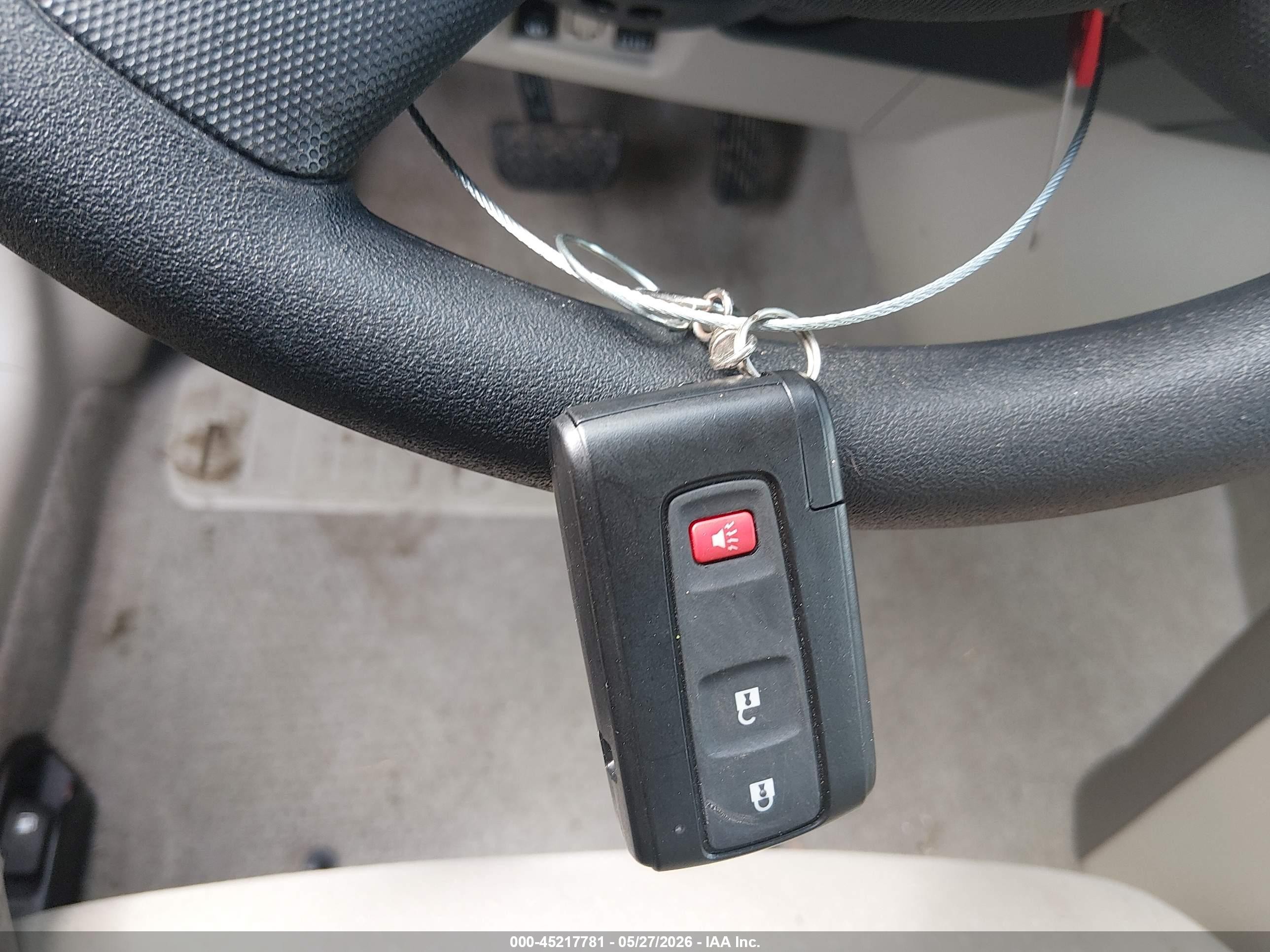 2007 Toyota Prius   Серебряный vin: JTDKB20U873281135