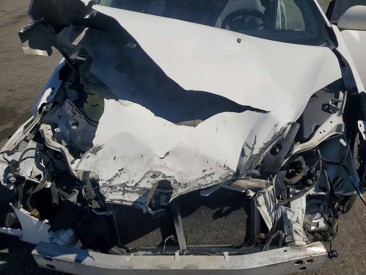 2007 Toyota Prius Base White vin: JTDKB20U873281393