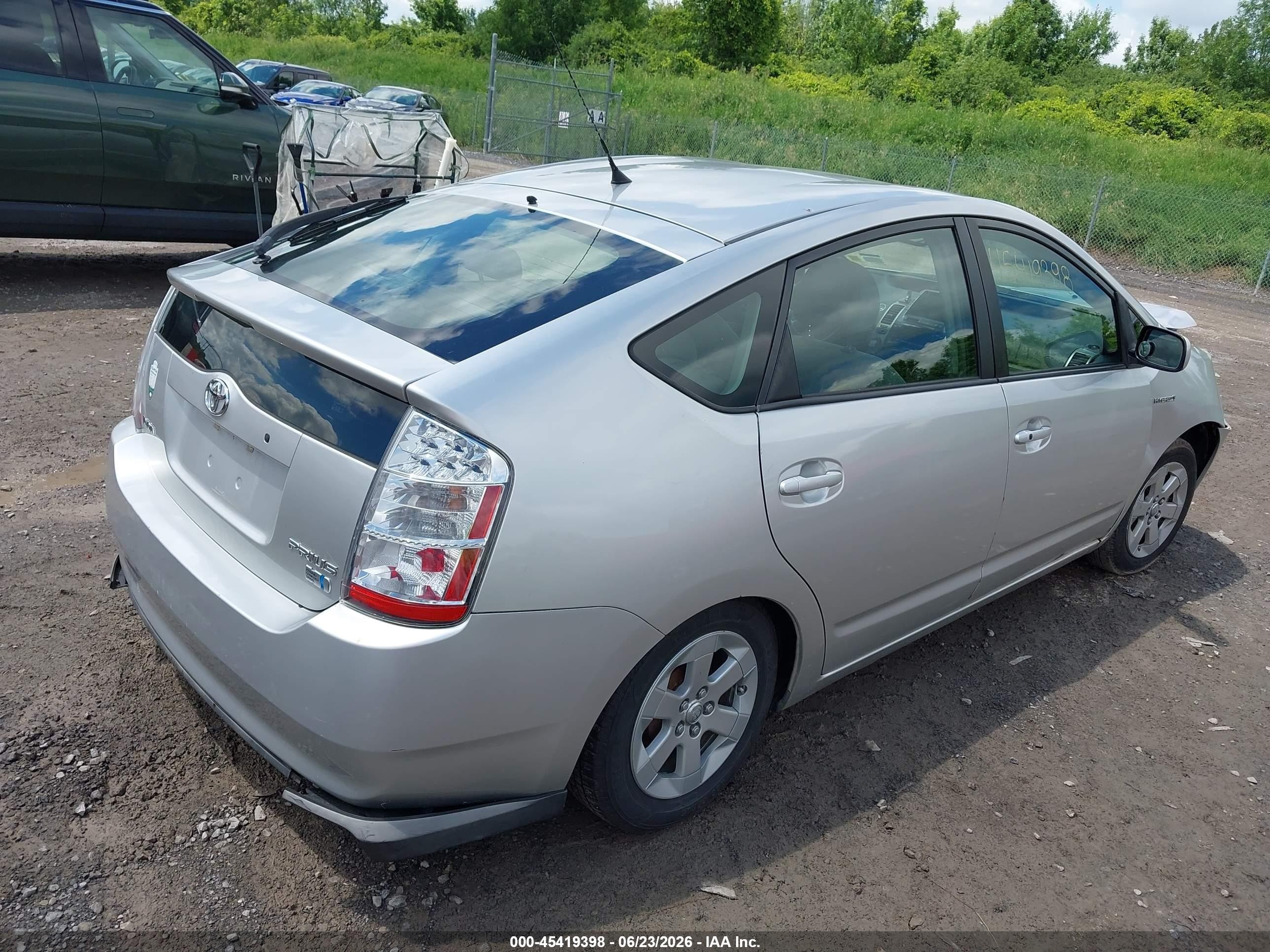 2007 Toyota Prius   Silver vin: JTDKB20U873294208