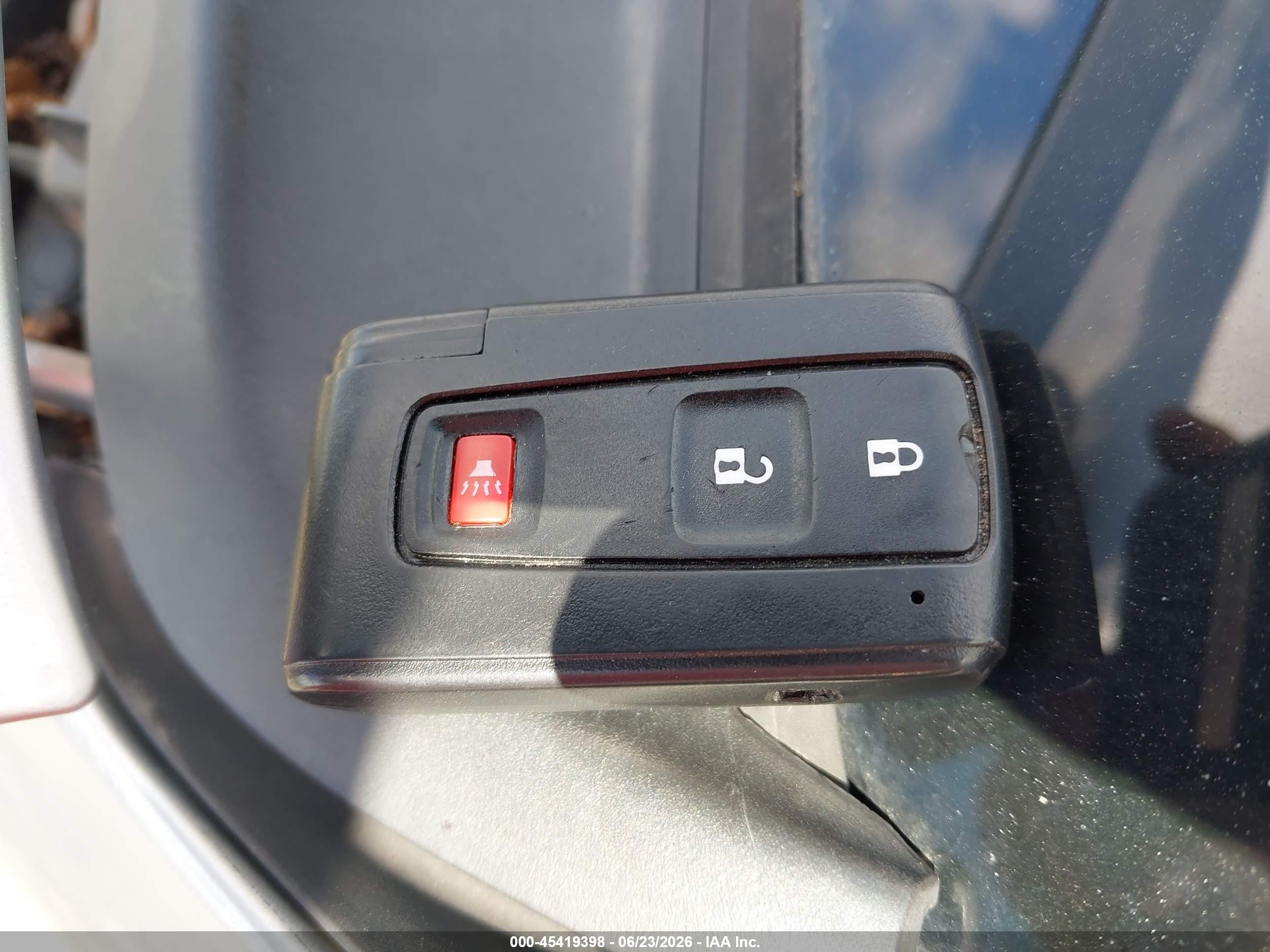 2007 Toyota Prius   Silver vin: JTDKB20U873294208