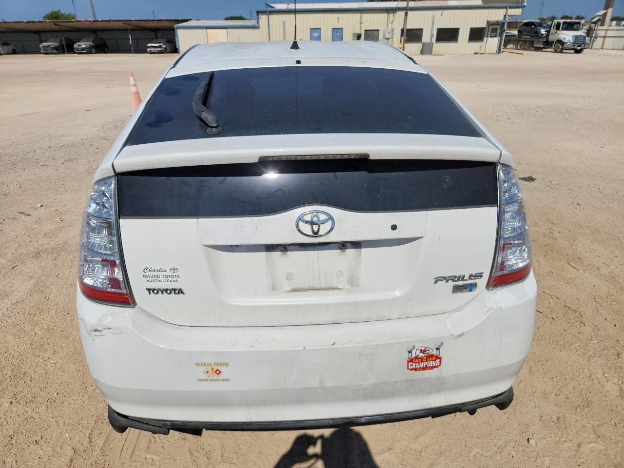 2007 Toyota Prius Base White vin: JTDKB20U877611056