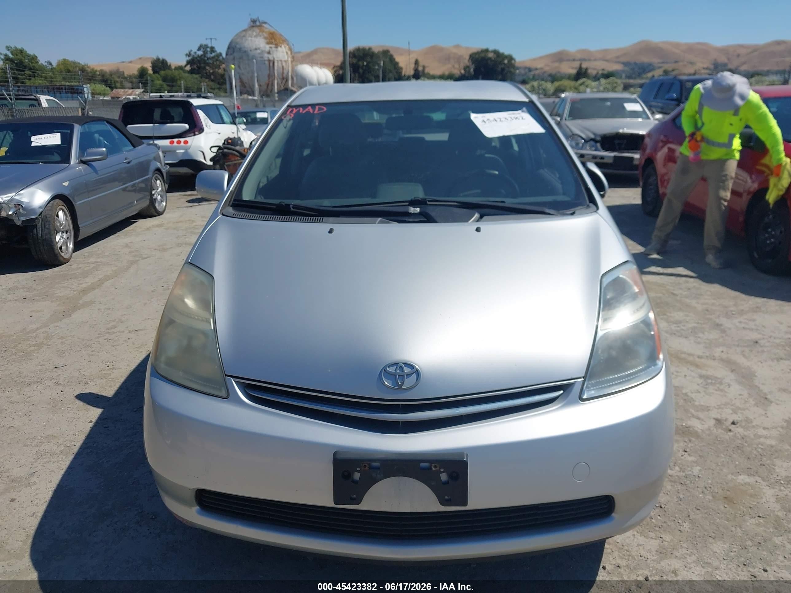 2007 Toyota Prius   Silver vin: JTDKB20U877621814