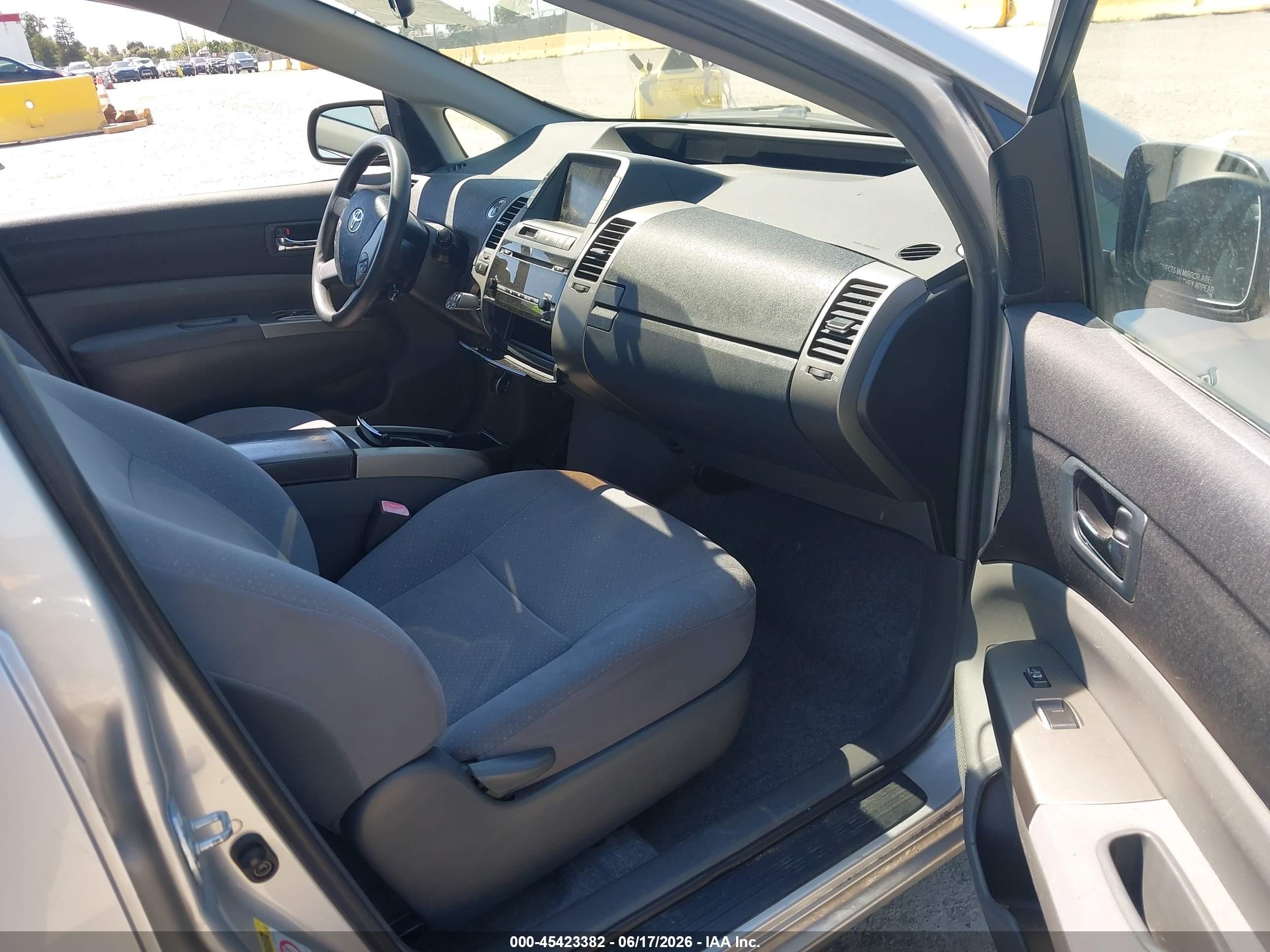 2007 Toyota Prius   Silver vin: JTDKB20U877621814