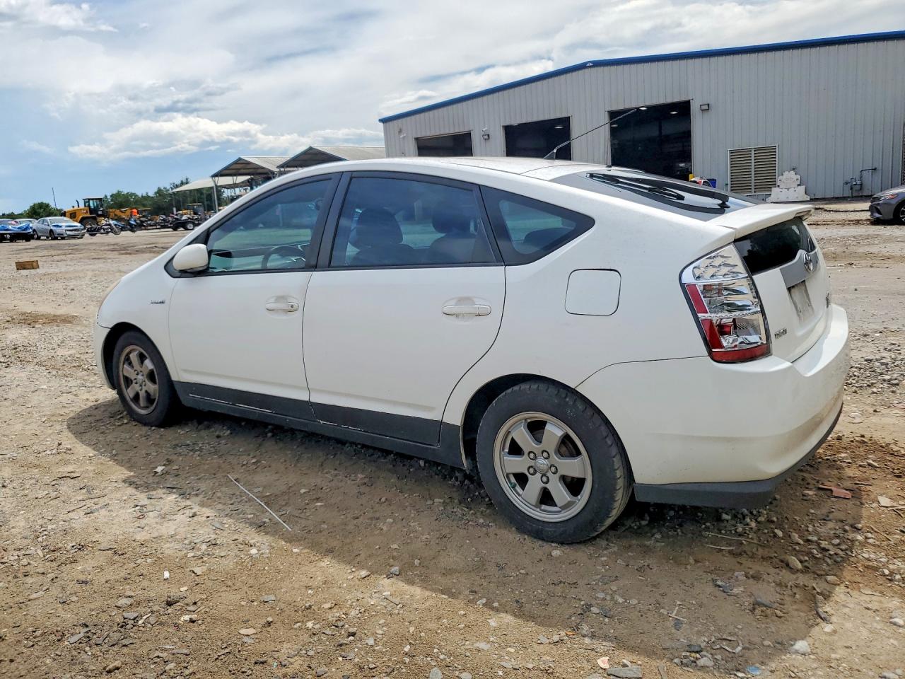 2007 Toyota Prius Base White vin: JTDKB20U877624633