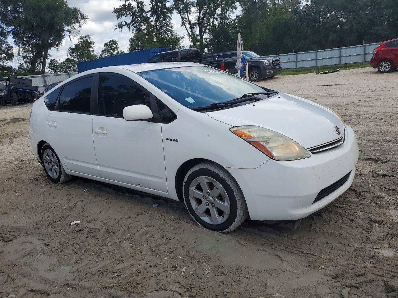 2007 Toyota Prius Base White vin: JTDKB20U877636426