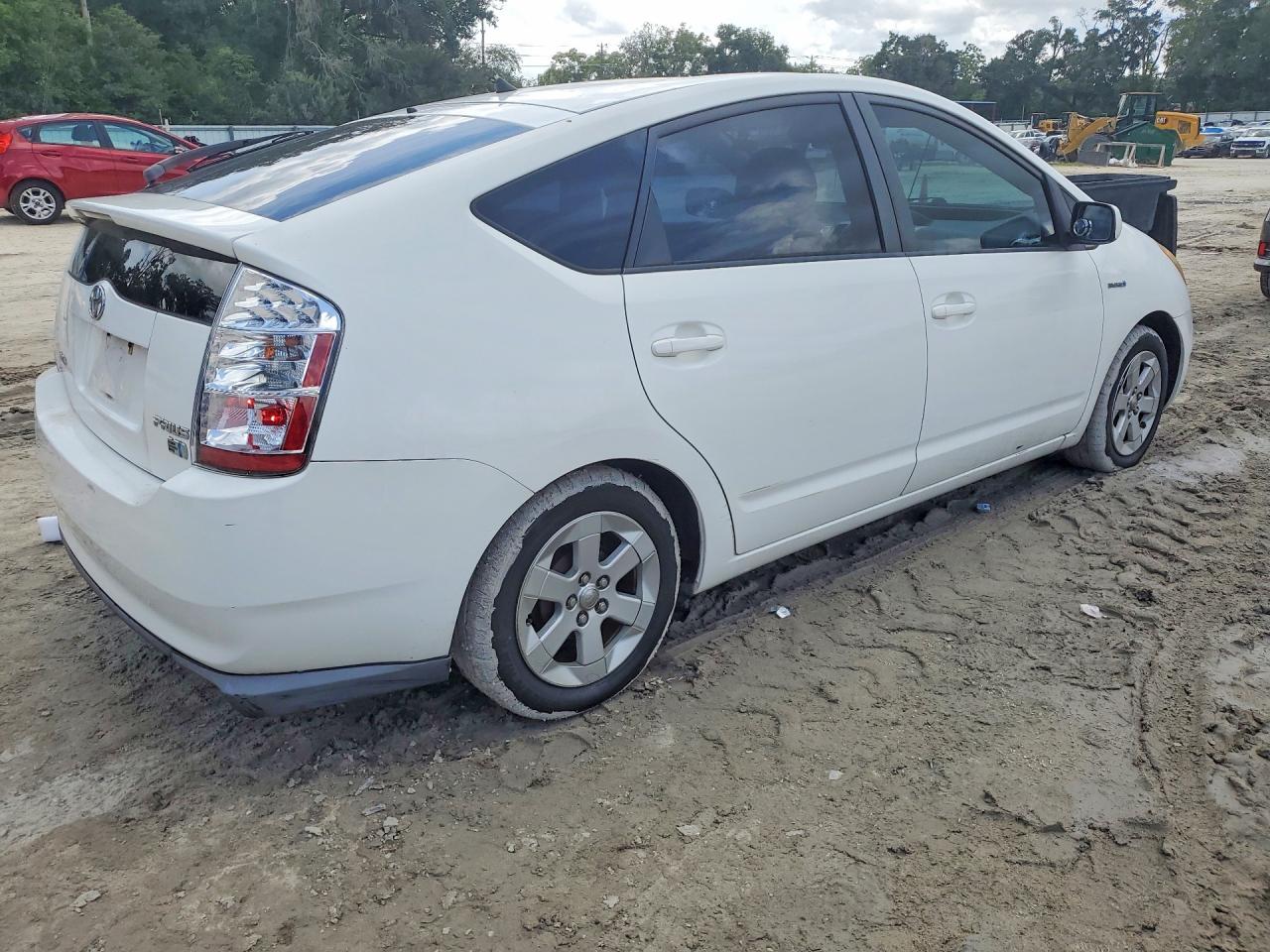 2007 Toyota Prius Base White vin: JTDKB20U877636426
