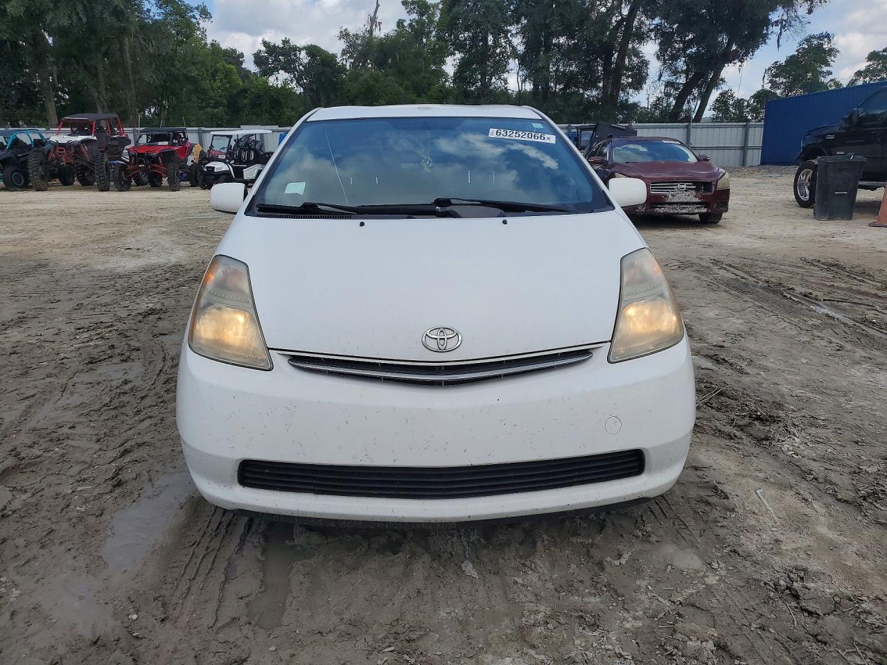 2007 Toyota Prius Base White vin: JTDKB20U877636426