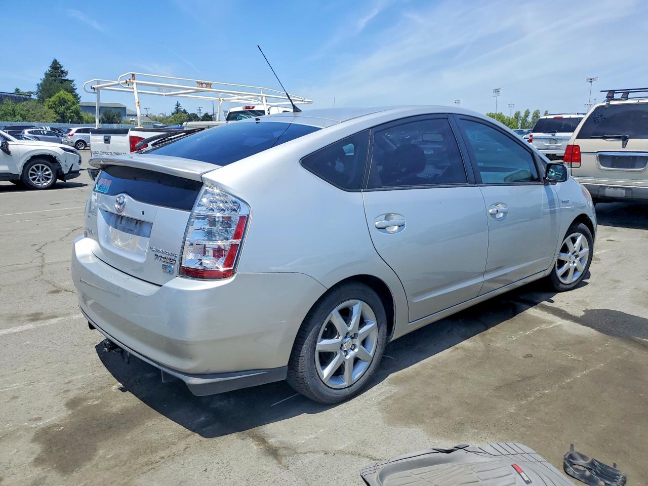 2007 Toyota Prius Touring Silver vin: JTDKB20U877689675
