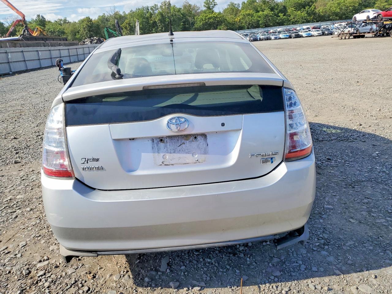 2008 Toyota Prius Base Серебряный vin: JTDKB20U883305175