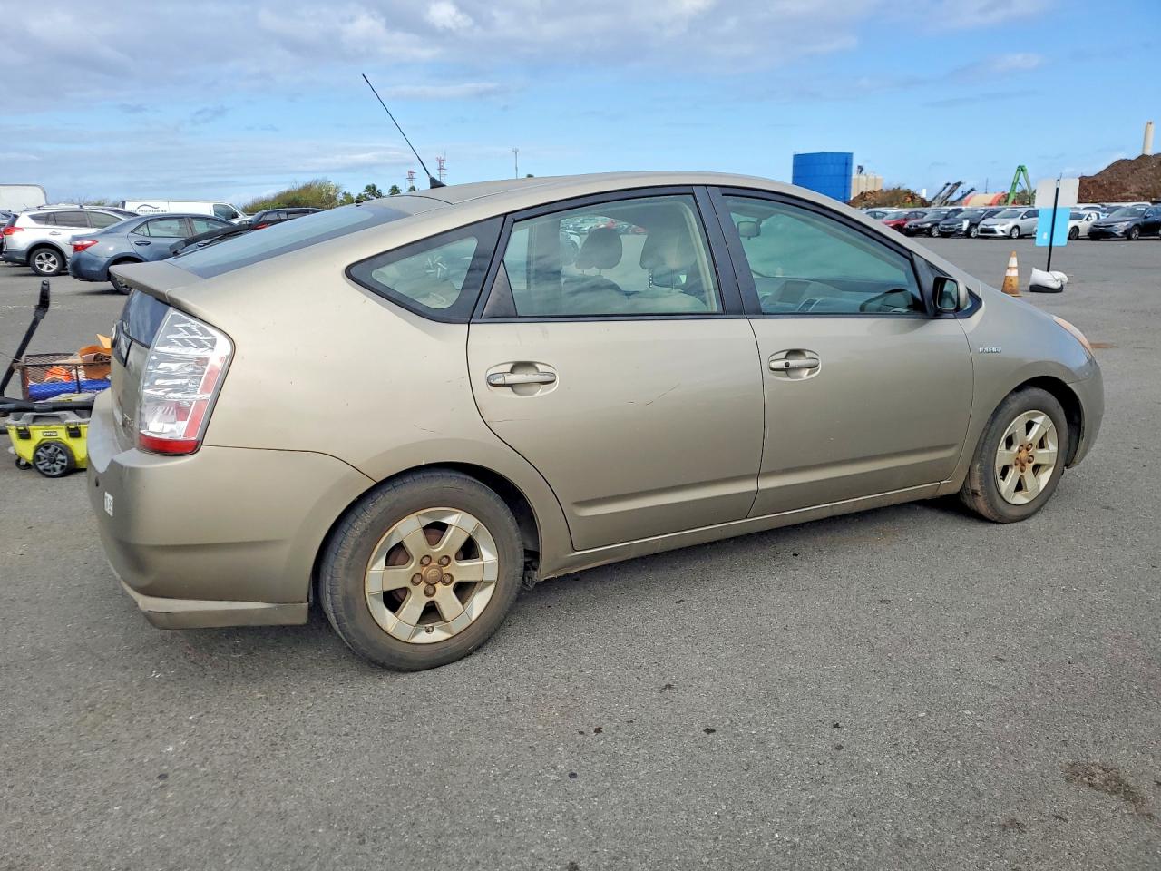 2008 Toyota Prius Standard Tan vin: JTDKB20U883379308