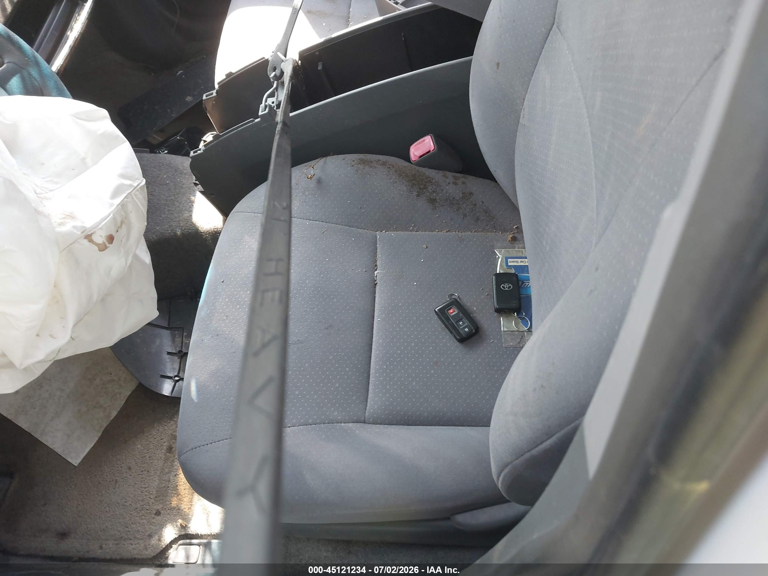 2008 Toyota Prius   White vin: JTDKB20U887785744