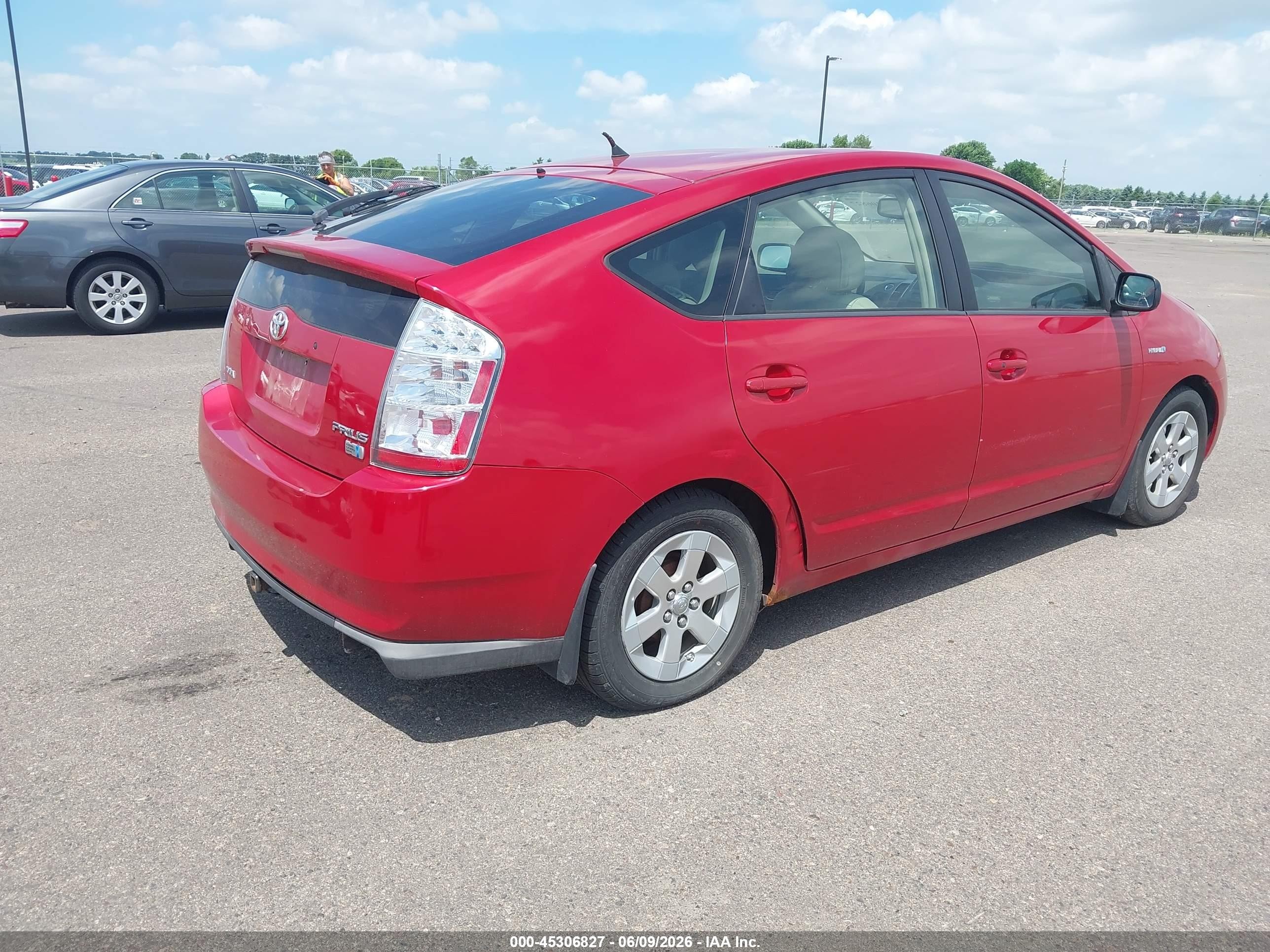 2008 Toyota Prius   Red vin: JTDKB20U887812053