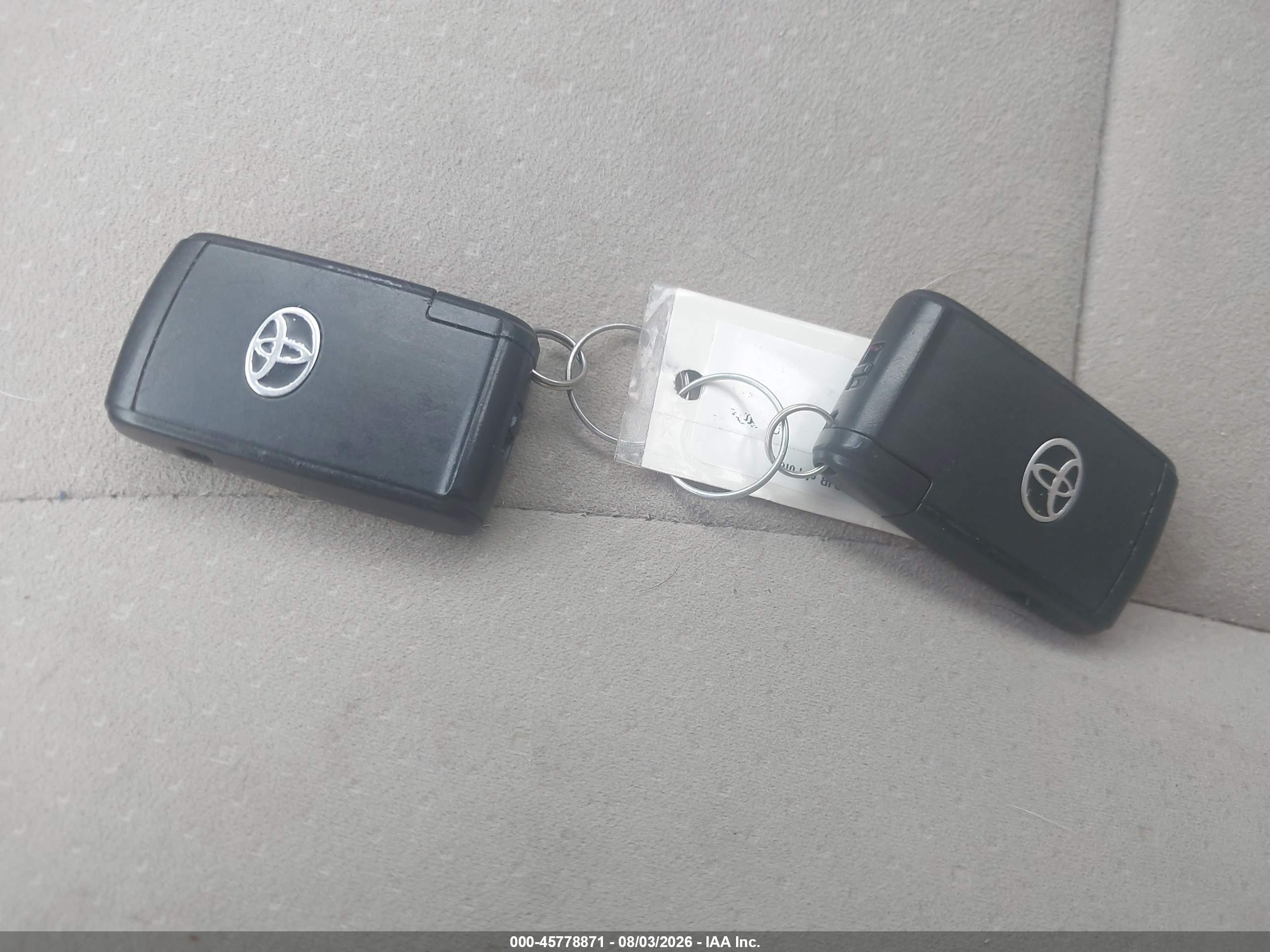 2009 Toyota Prius   Бежевый vin: JTDKB20U897877468