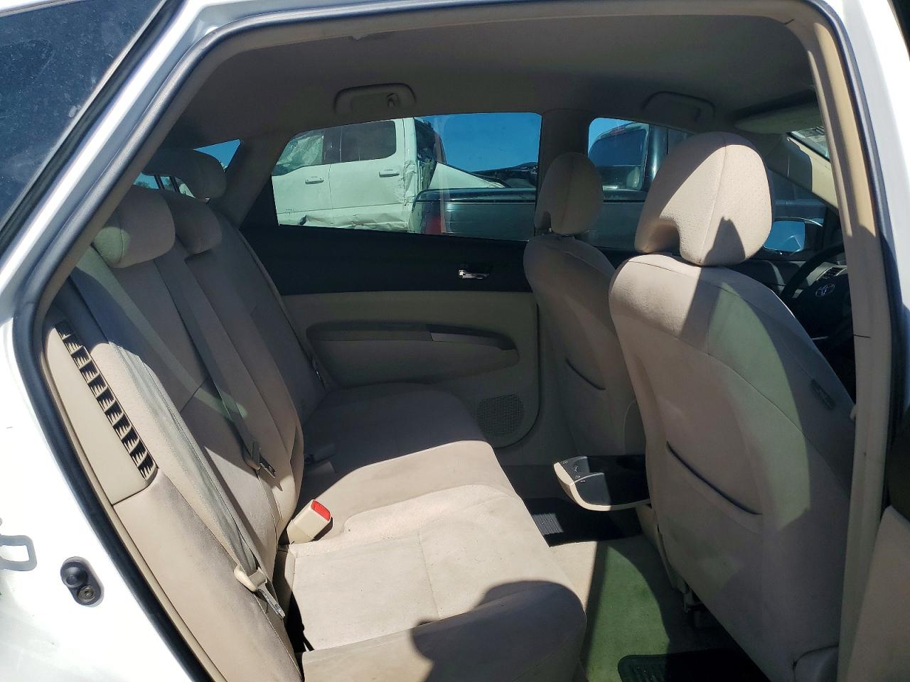 2004 Toyota Prius Base White vin: JTDKB20U940005477