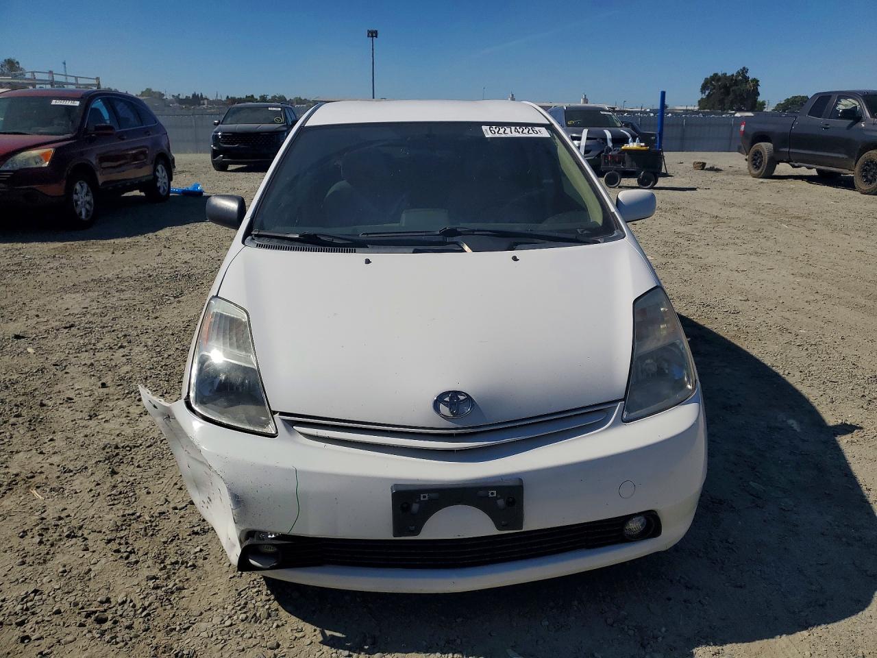 2004 Toyota Prius Base White vin: JTDKB20U940005477