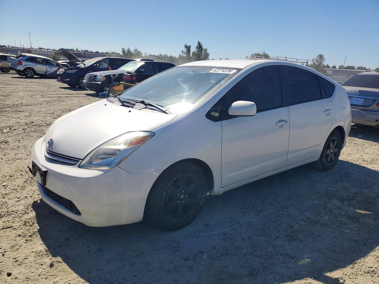 2004 Toyota Prius Base White vin: JTDKB20U940005477