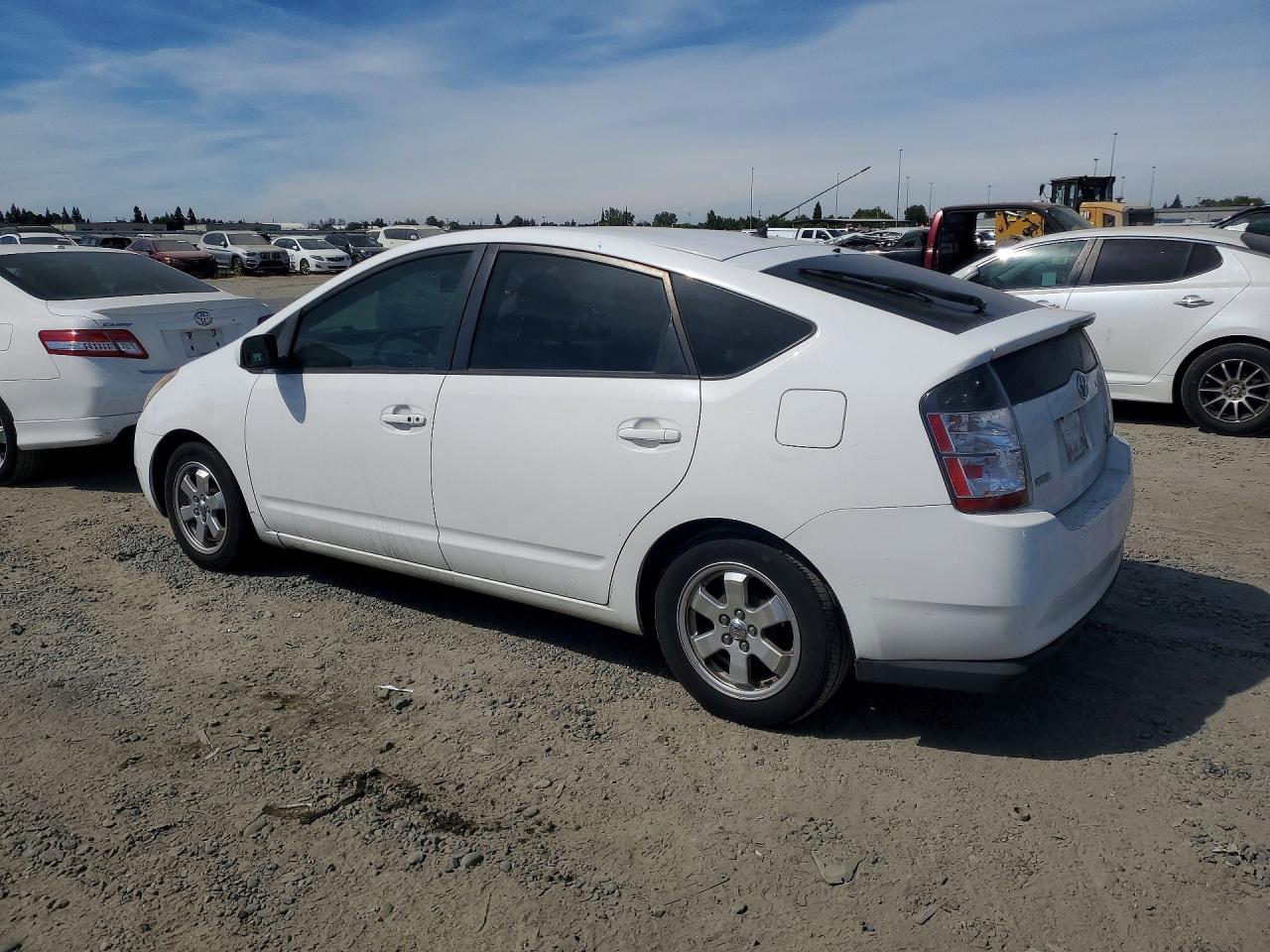 2004 Toyota Prius Base White vin: JTDKB20U940016415