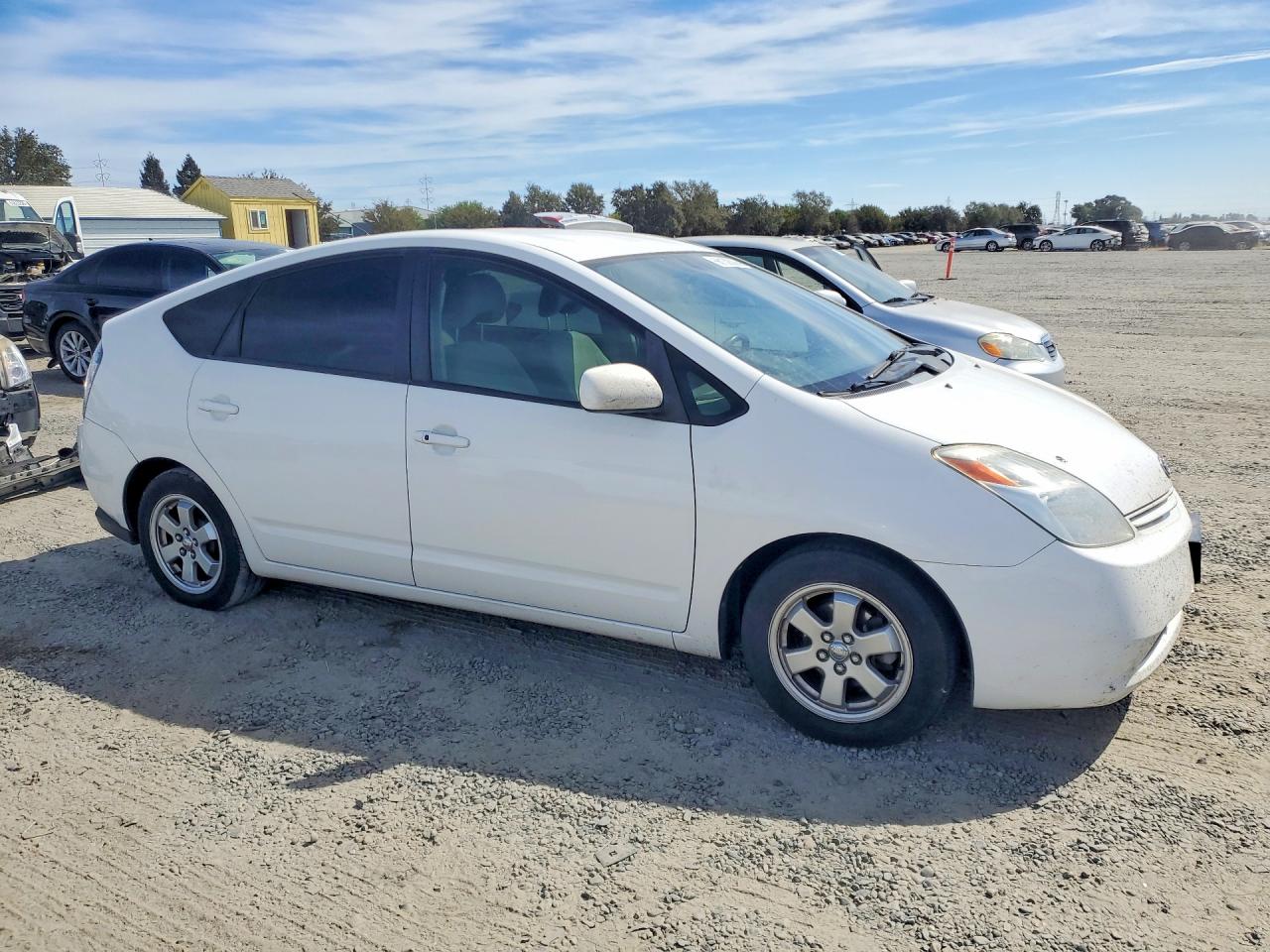 2004 Toyota Prius Base White vin: JTDKB20U940016415