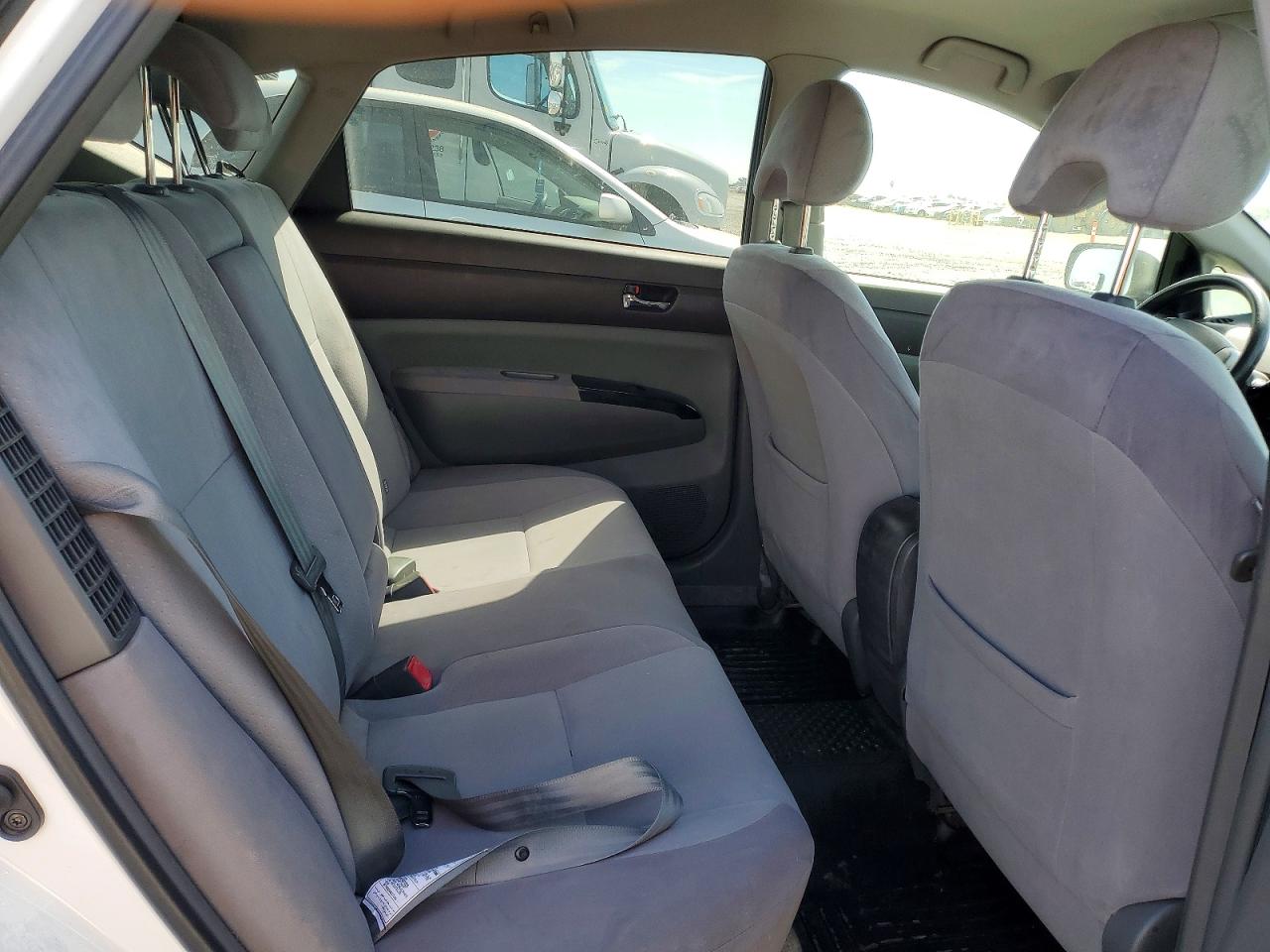 2004 Toyota Prius Base White vin: JTDKB20U940016415
