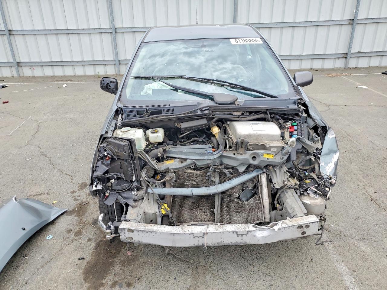 2004 Toyota Prius Base Серебряный vin: JTDKB20U940024918