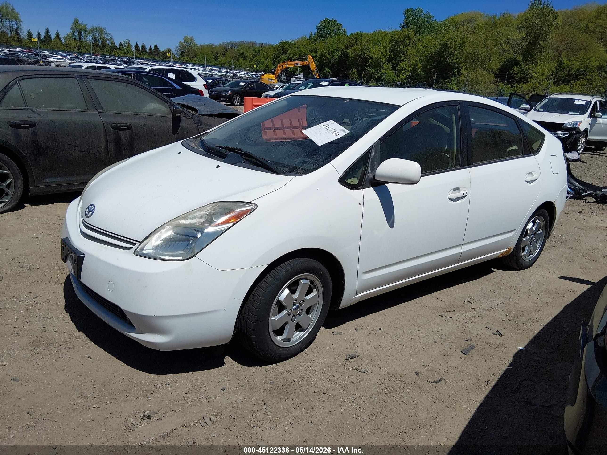 2005 Toyota Prius   White vin: JTDKB20U950122705