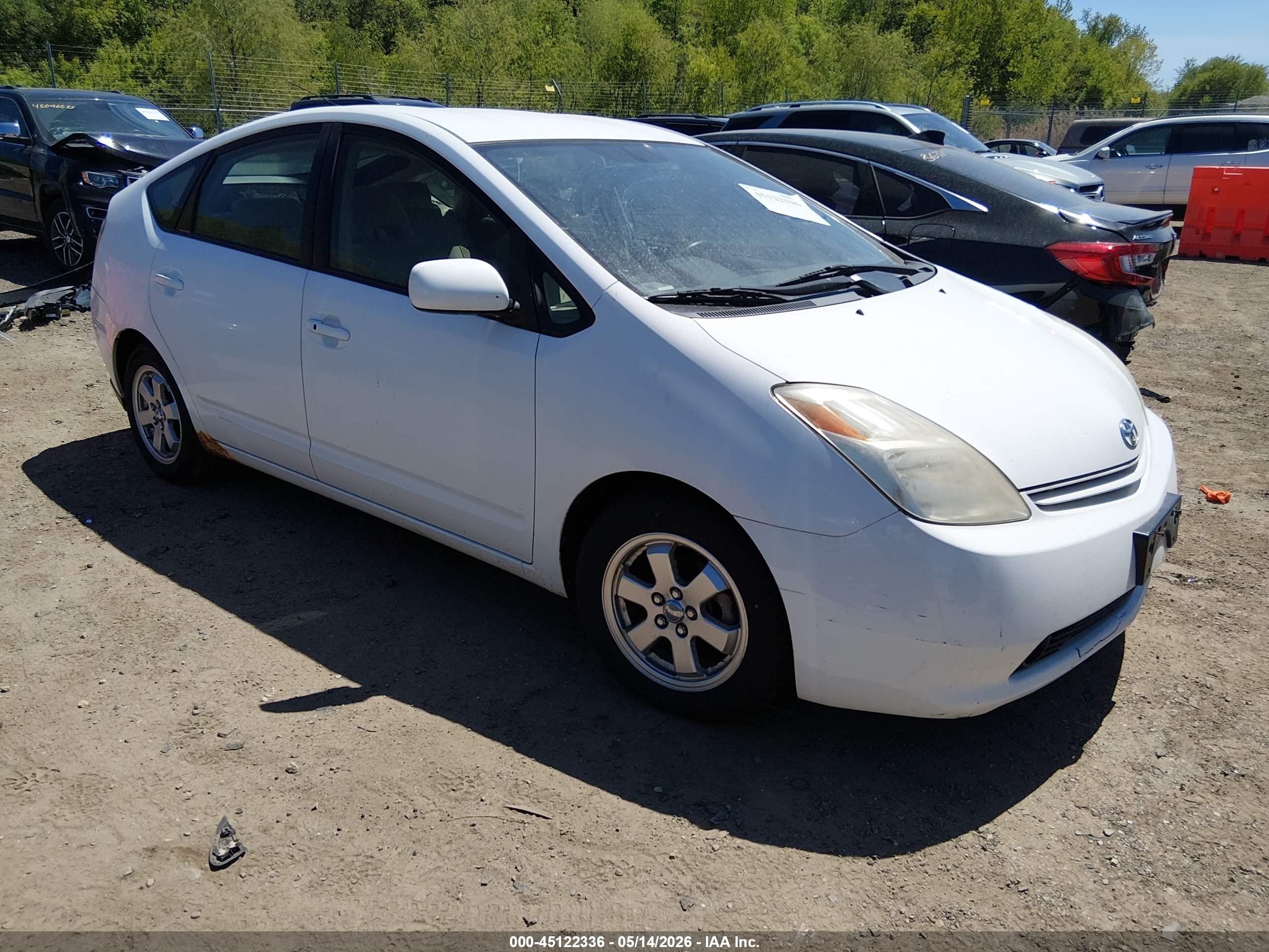 2005 Toyota Prius   White vin: JTDKB20U950122705