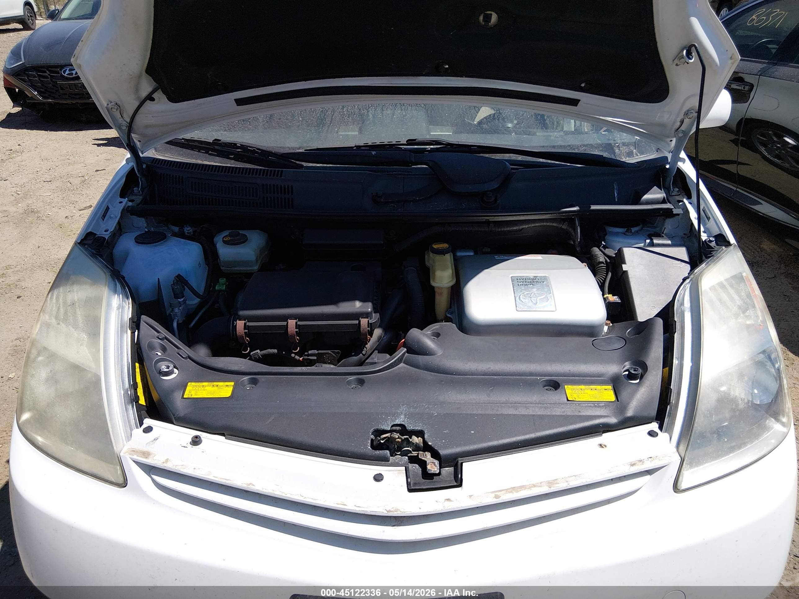 2005 Toyota Prius   White vin: JTDKB20U950122705