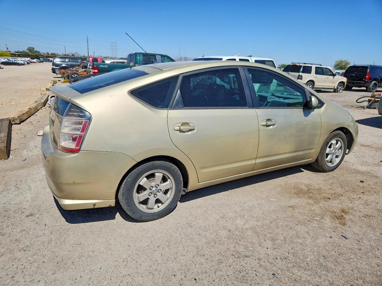 2005 Toyota Prius Base Tan vin: JTDKB20U950128391