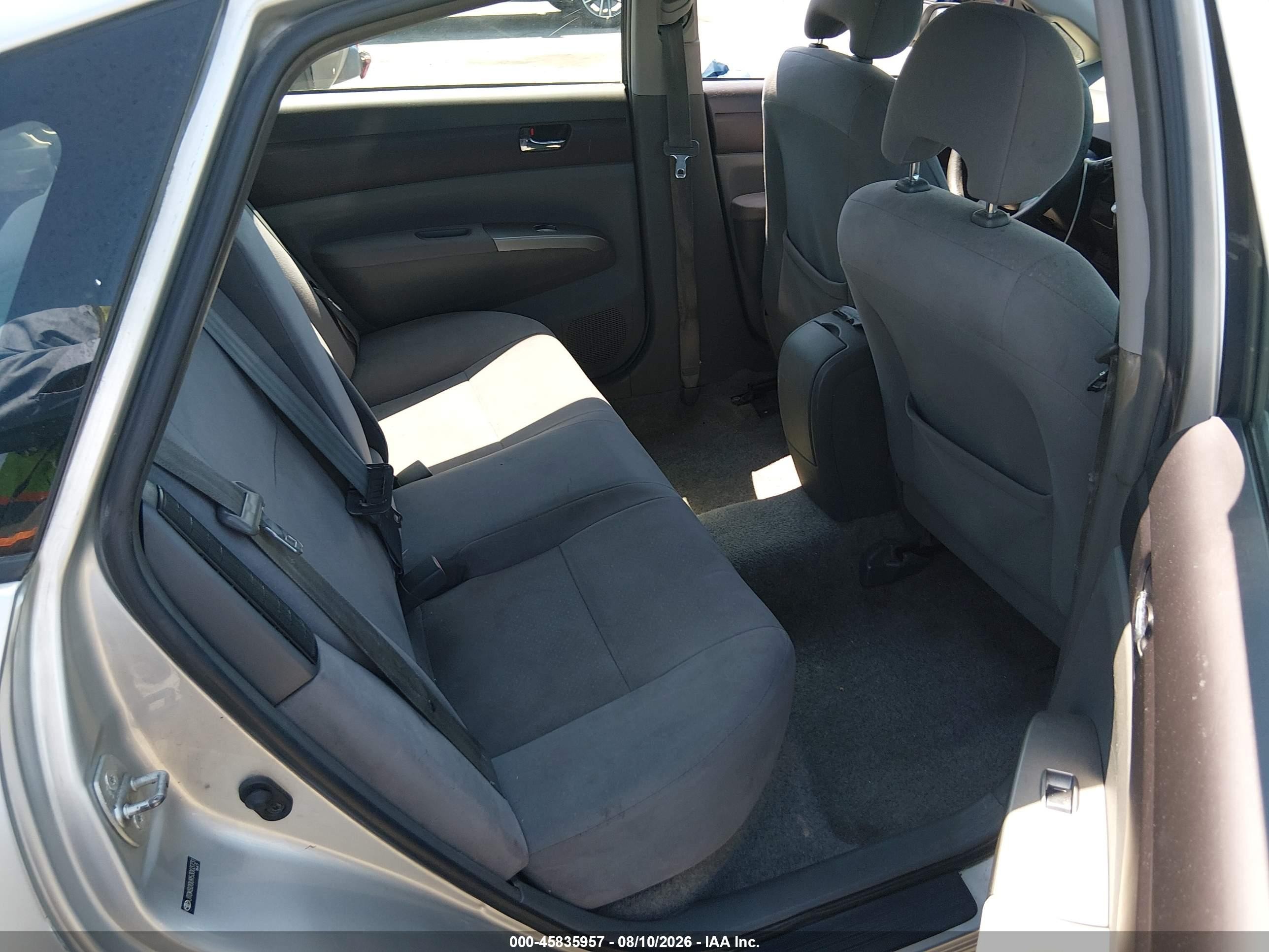 2005 Toyota Prius   Silver vin: JTDKB20U953003731