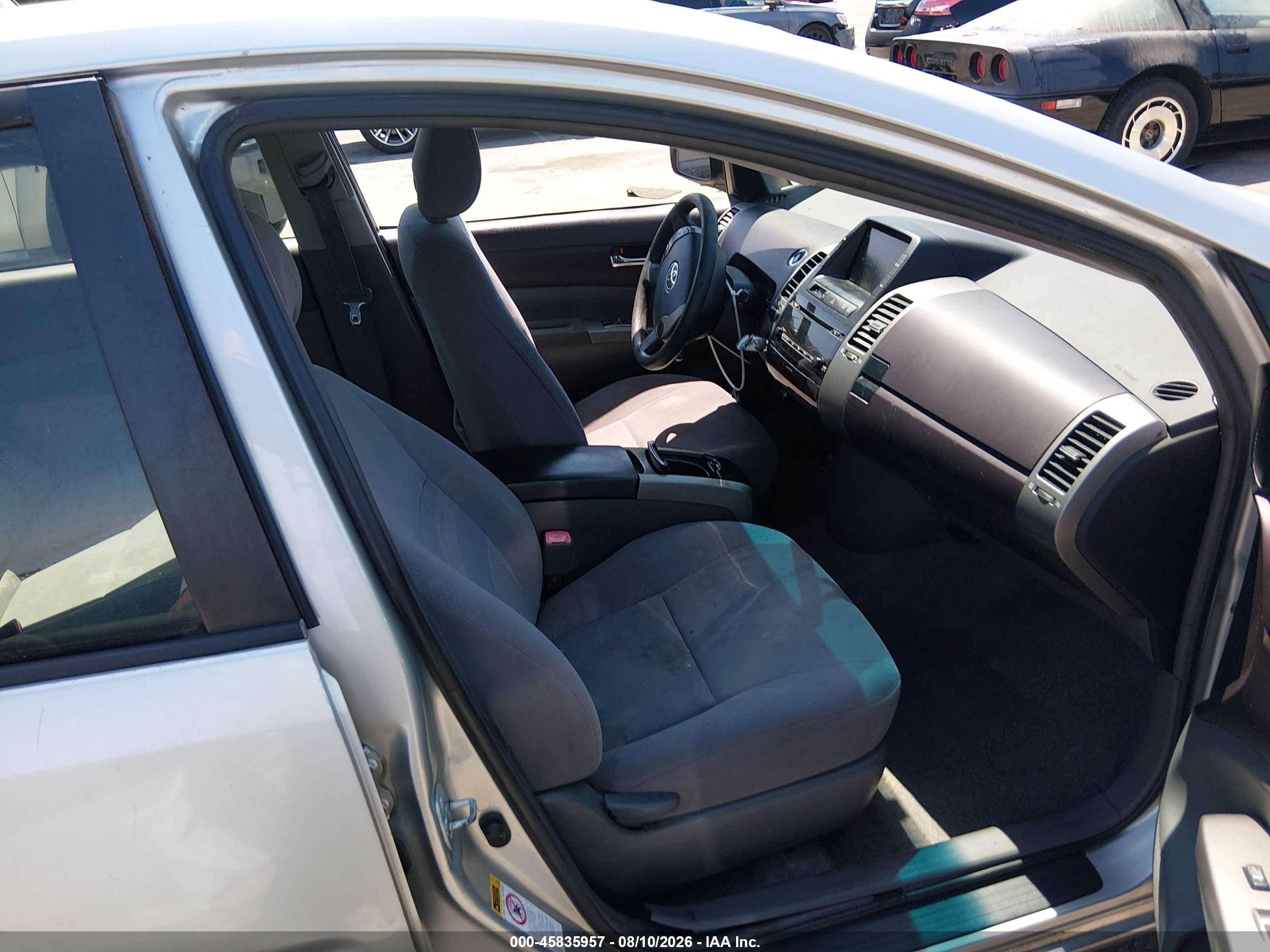 2005 Toyota Prius   Silver vin: JTDKB20U953003731