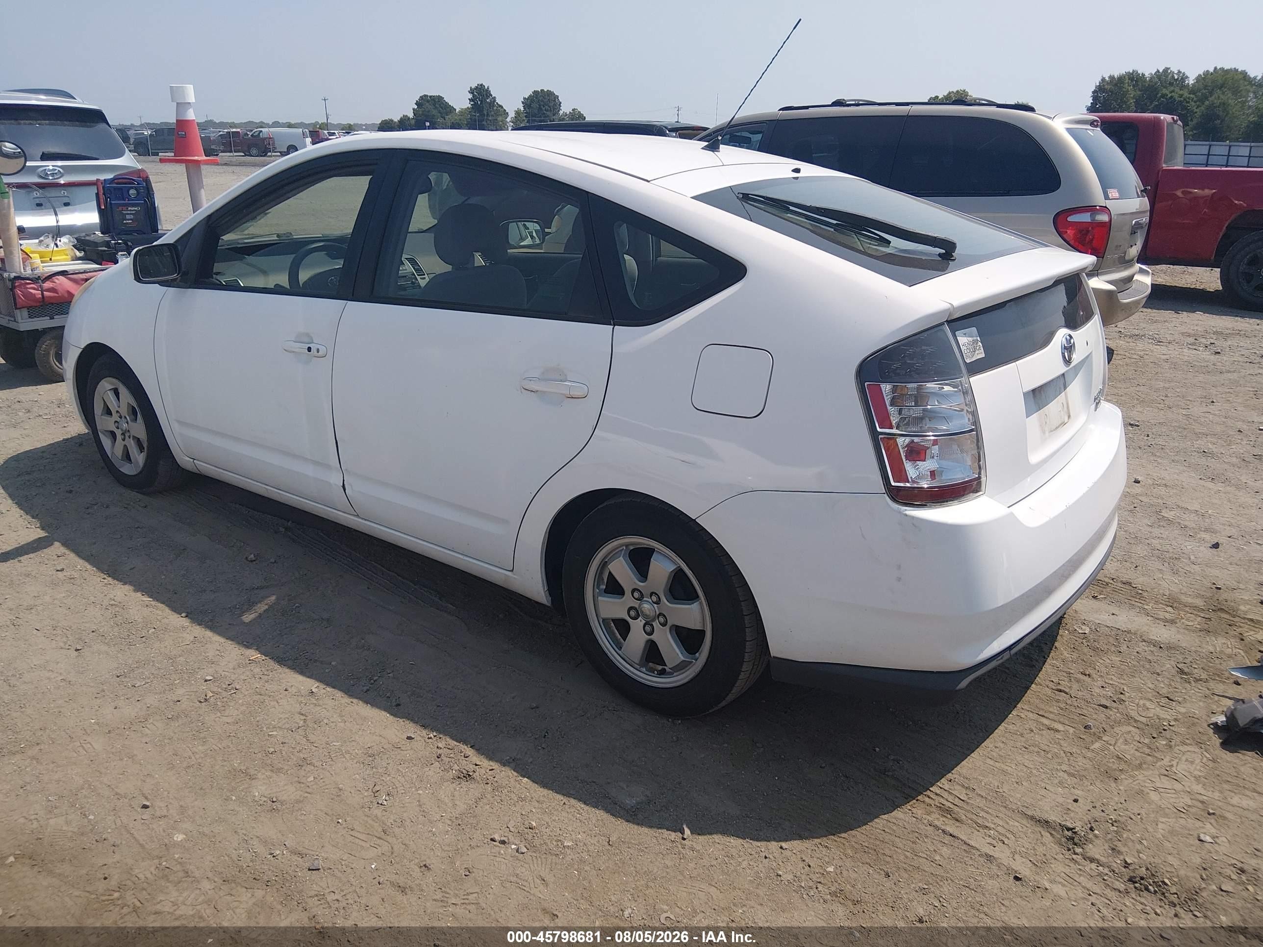 2005 Toyota Prius   White vin: JTDKB20U953019847
