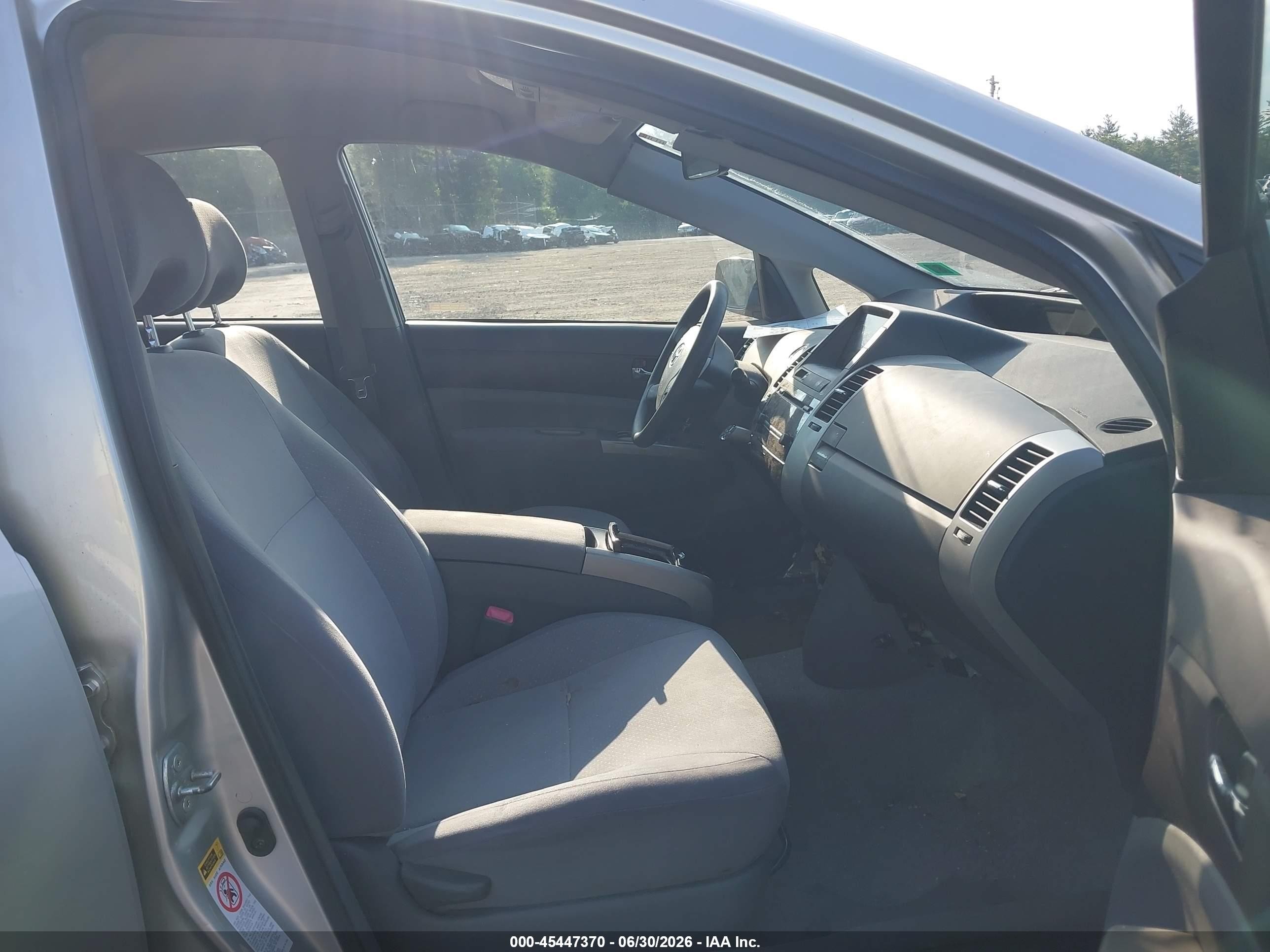 2005 Toyota Prius   Silver vin: JTDKB20U953040522