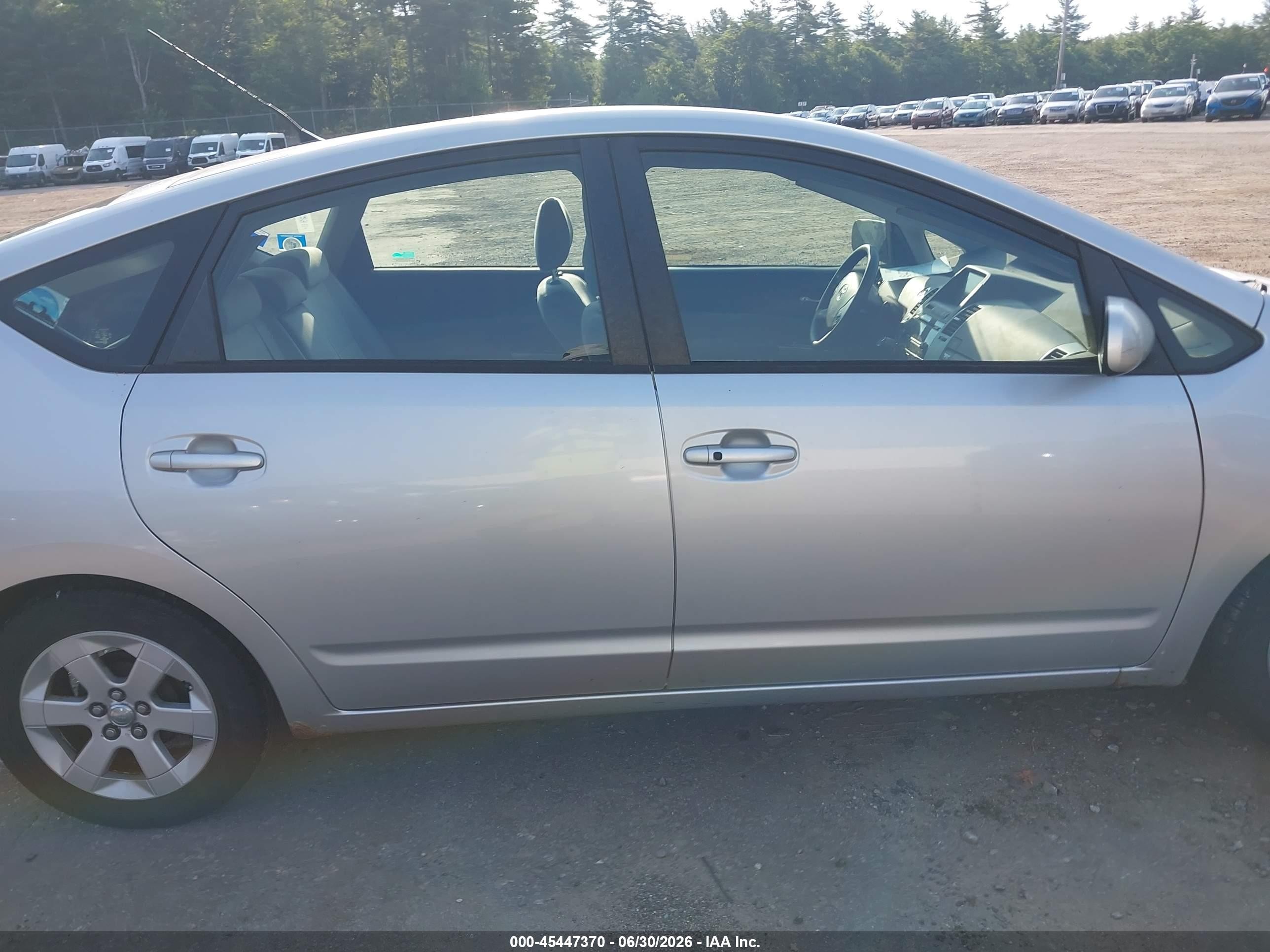 2005 Toyota Prius   Silver vin: JTDKB20U953040522