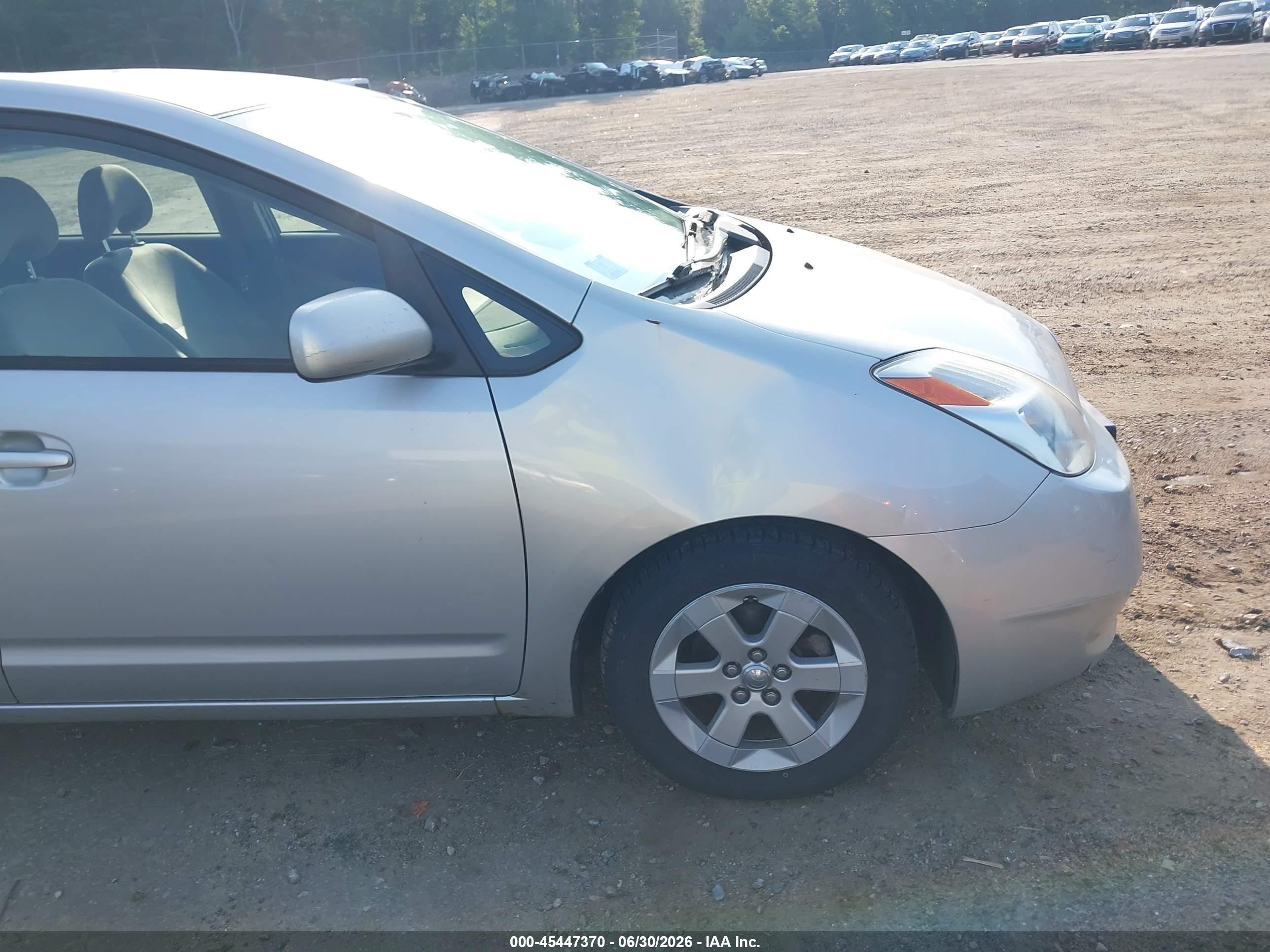 2005 Toyota Prius   Silver vin: JTDKB20U953040522