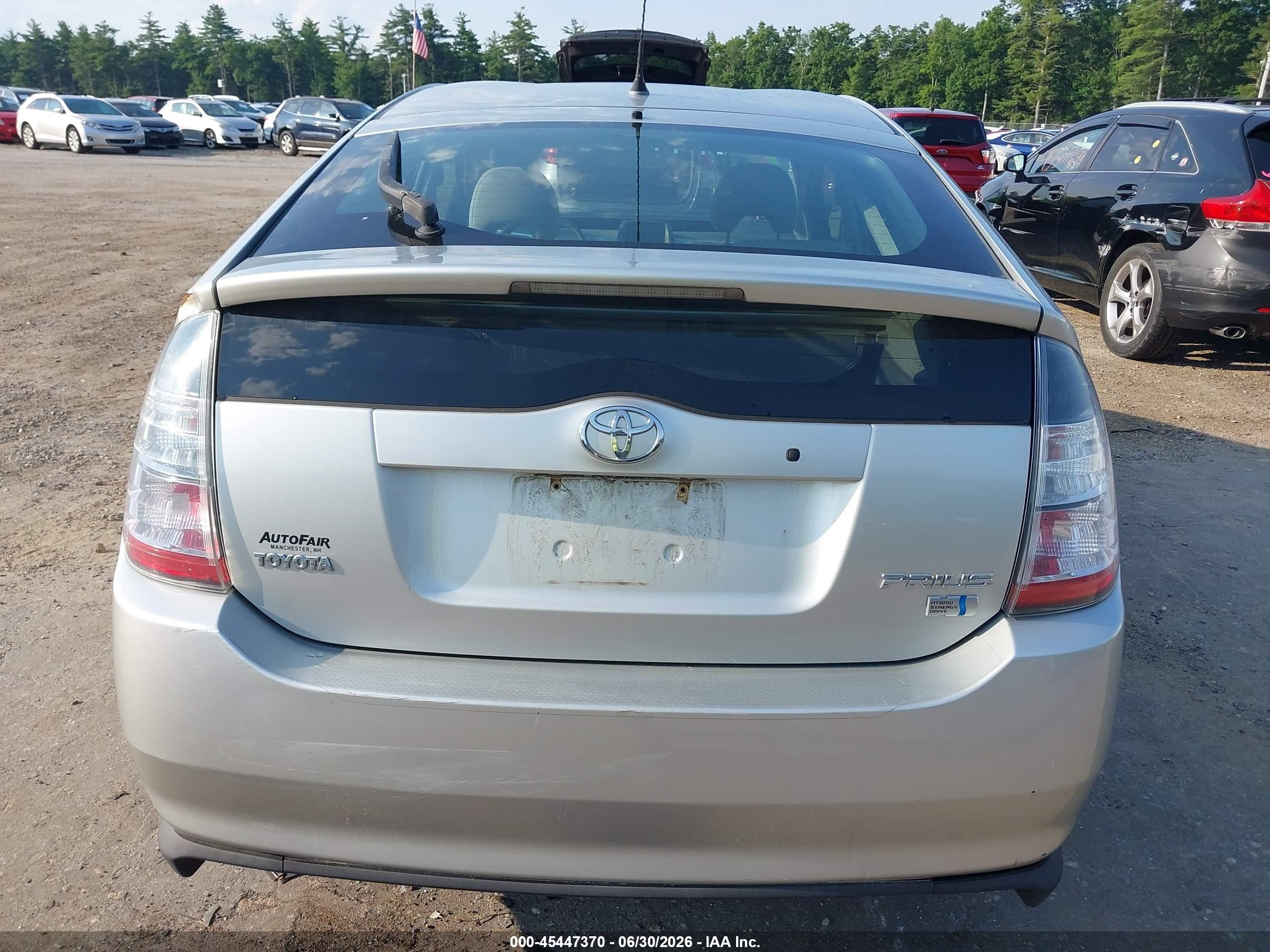 2005 Toyota Prius   Silver vin: JTDKB20U953040522