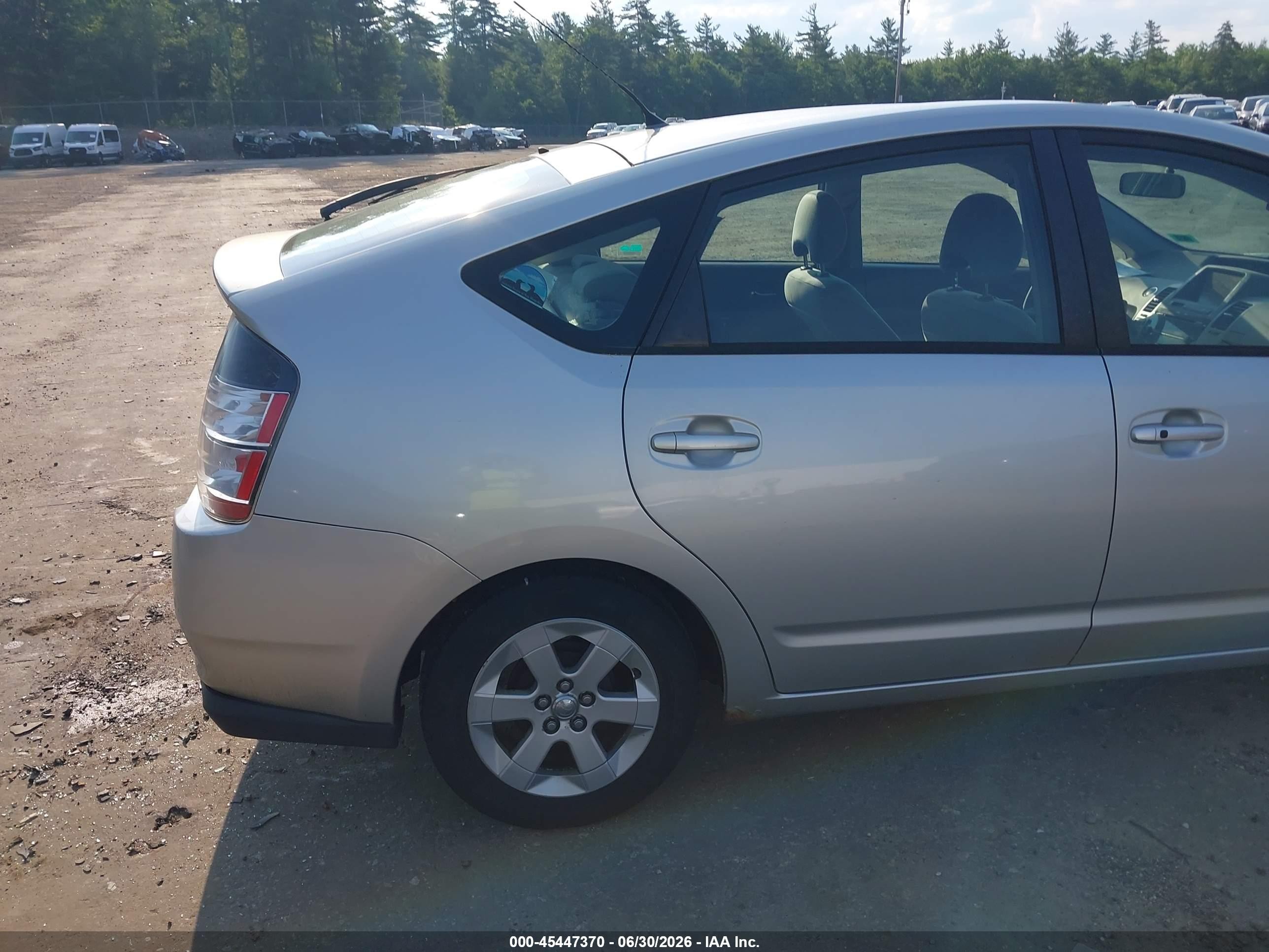 2005 Toyota Prius   Silver vin: JTDKB20U953040522
