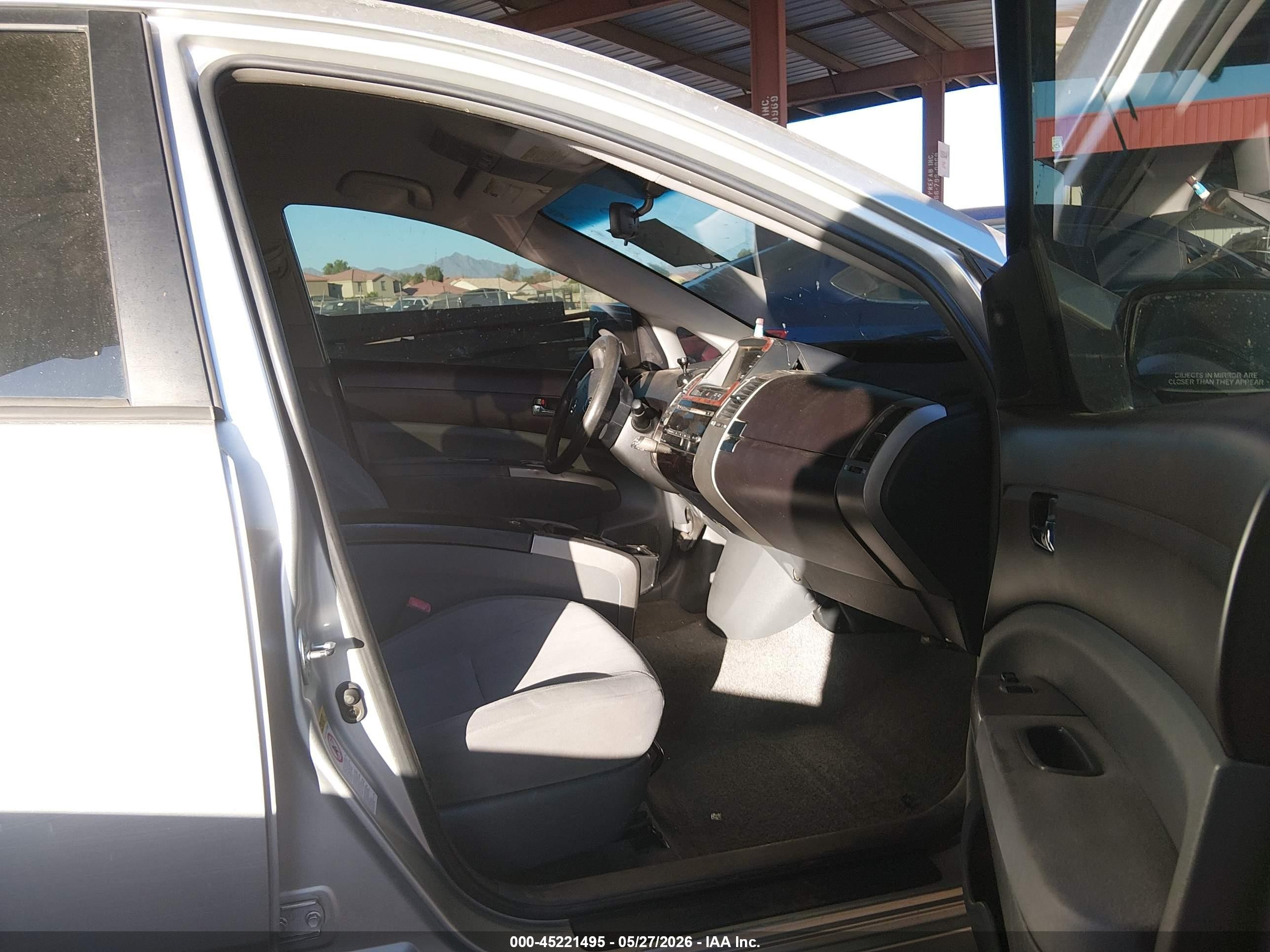 2005 Toyota Prius   Серебряный vin: JTDKB20U953042254