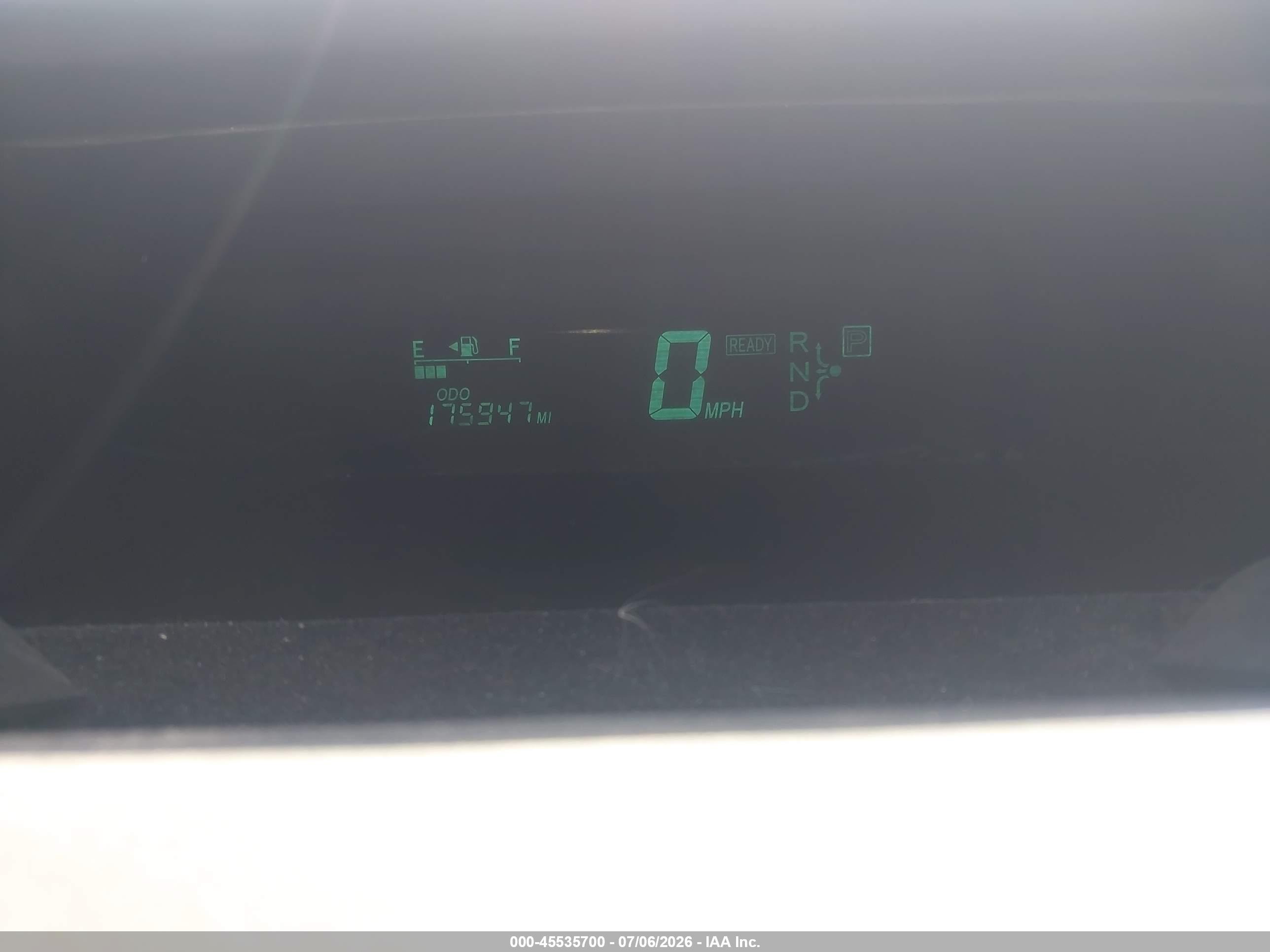 2005 Toyota Prius   White vin: JTDKB20U953047986