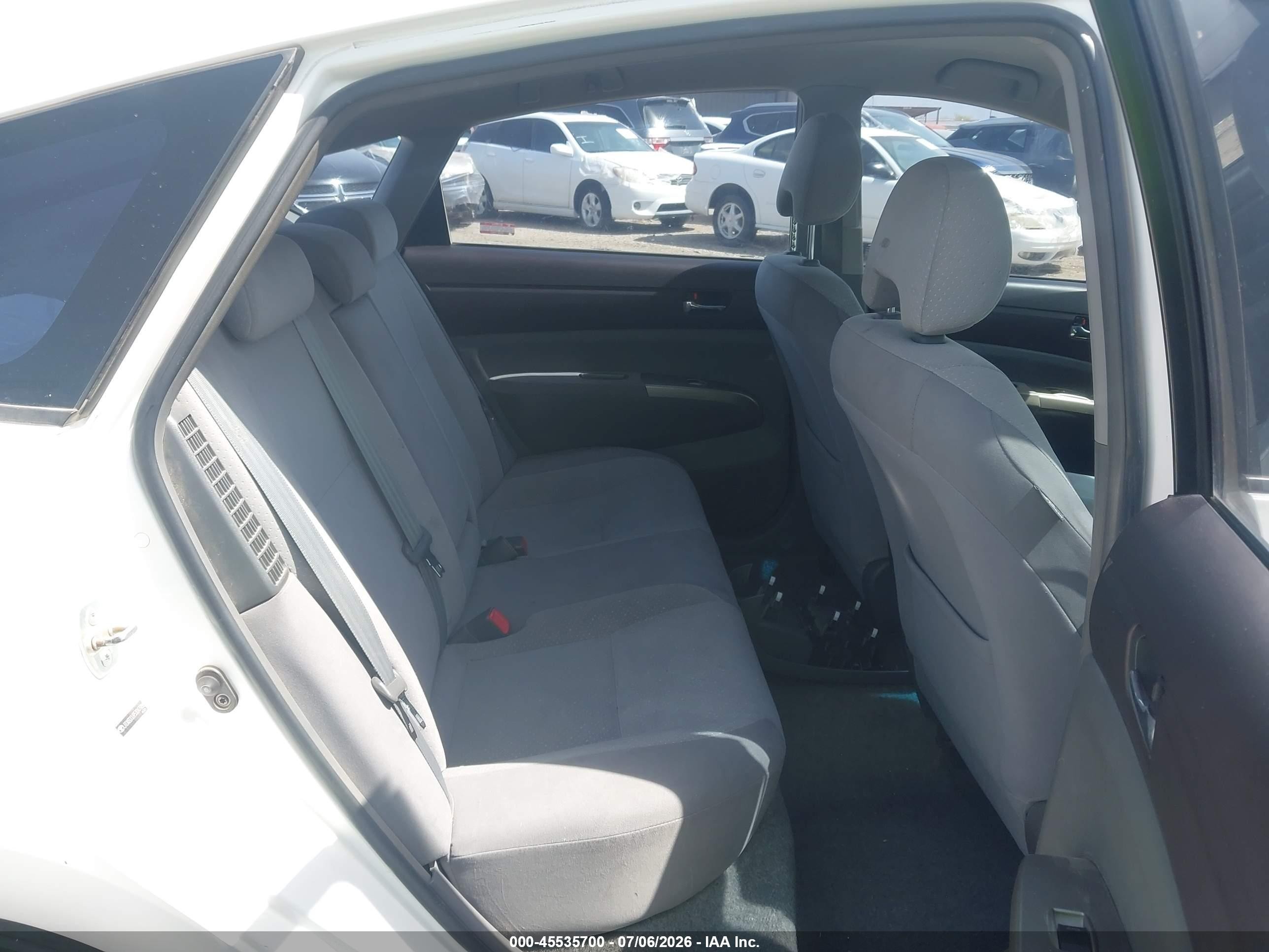 2005 Toyota Prius   White vin: JTDKB20U953047986