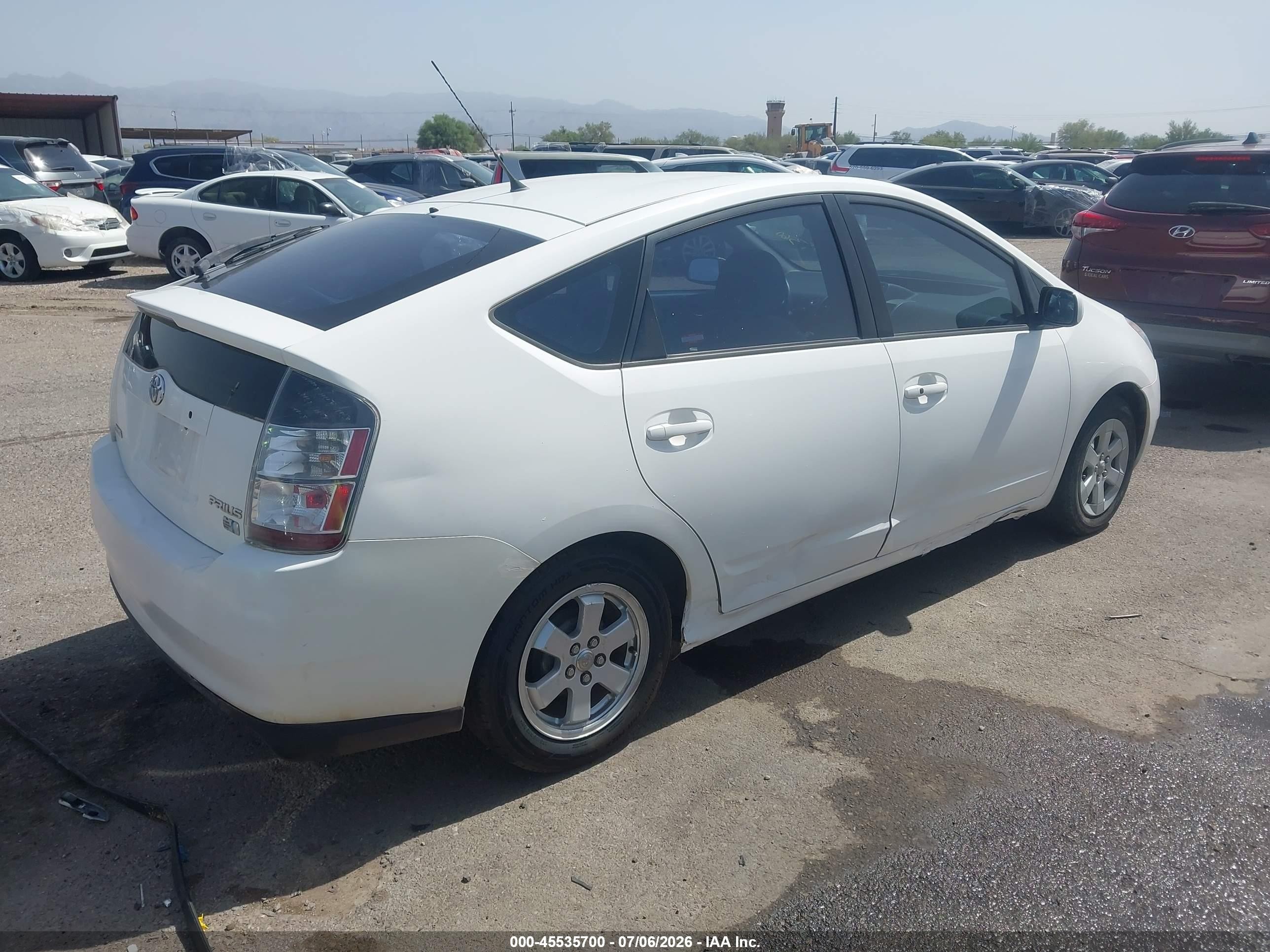 2005 Toyota Prius   White vin: JTDKB20U953047986