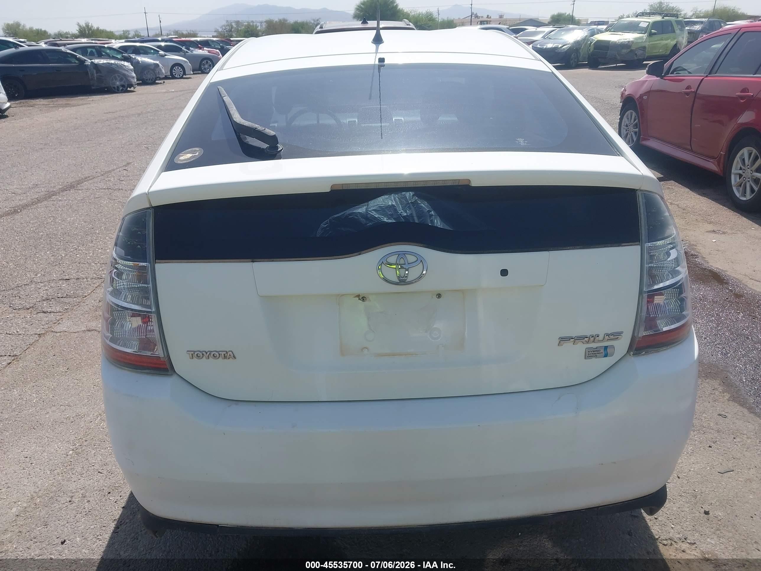2005 Toyota Prius   White vin: JTDKB20U953047986